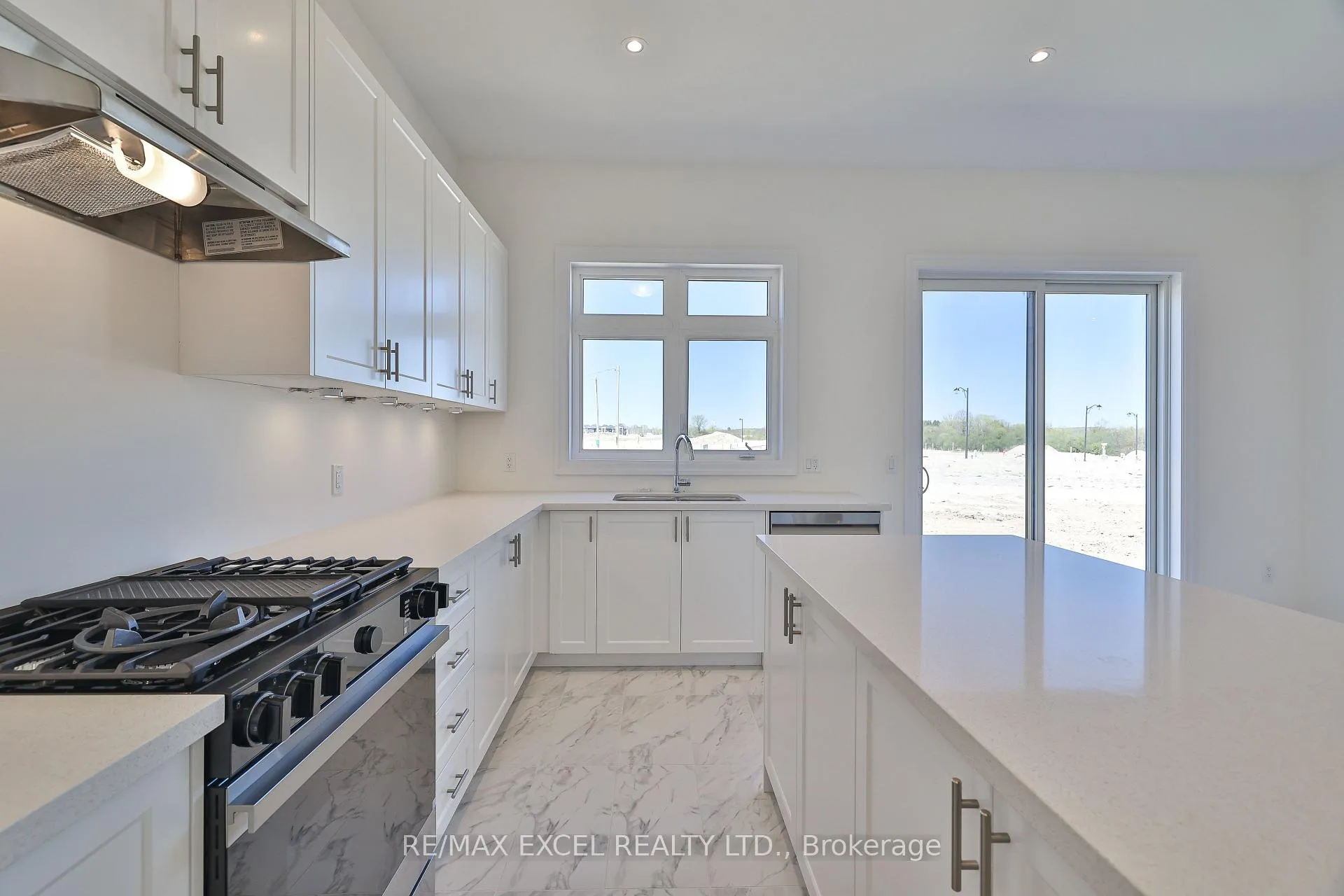 Photo 14 of 24 Sunny Acre Crescent, King, King City — HOMEH