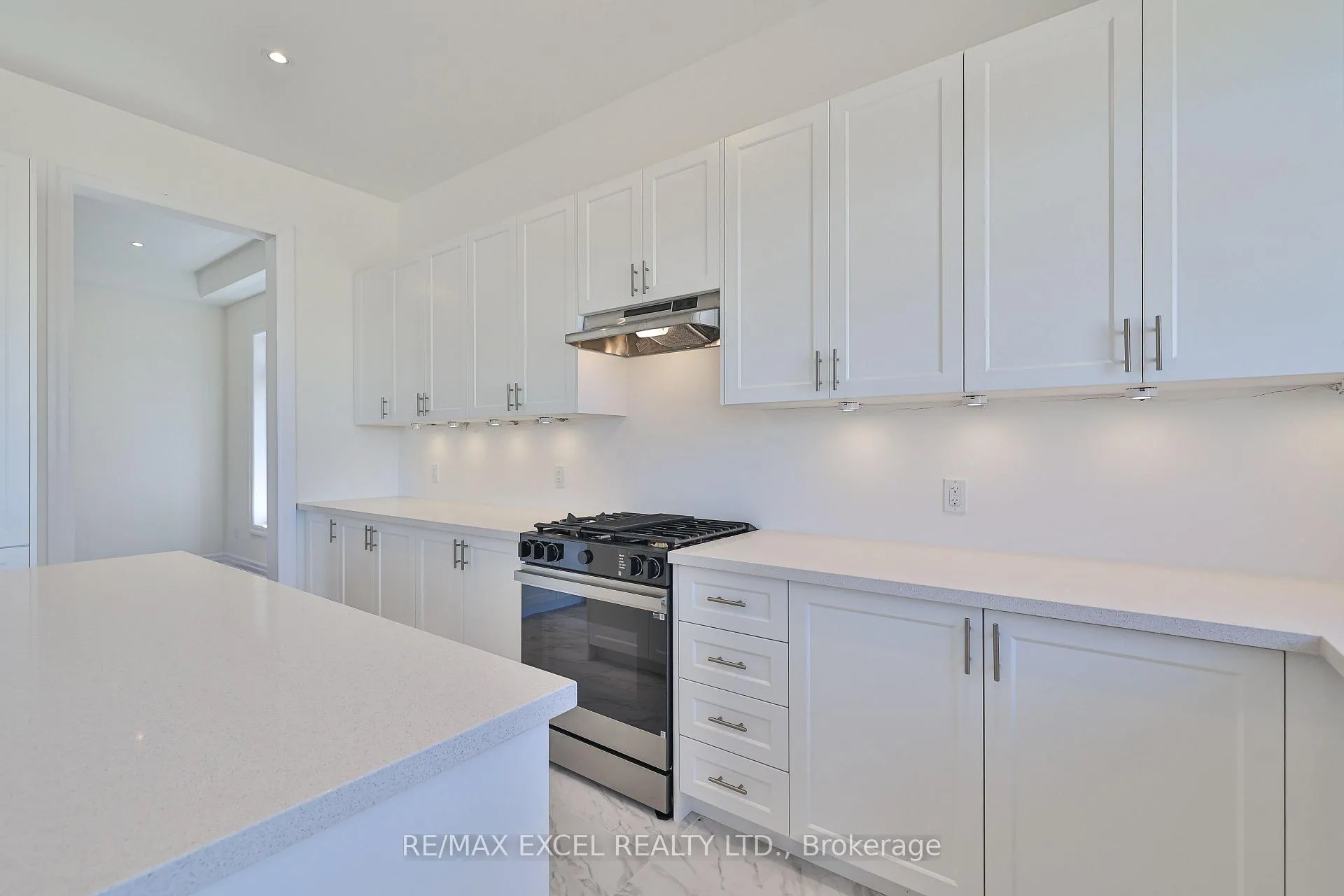 Photo 16 of 24 Sunny Acre Crescent, King, King City — HOMEH