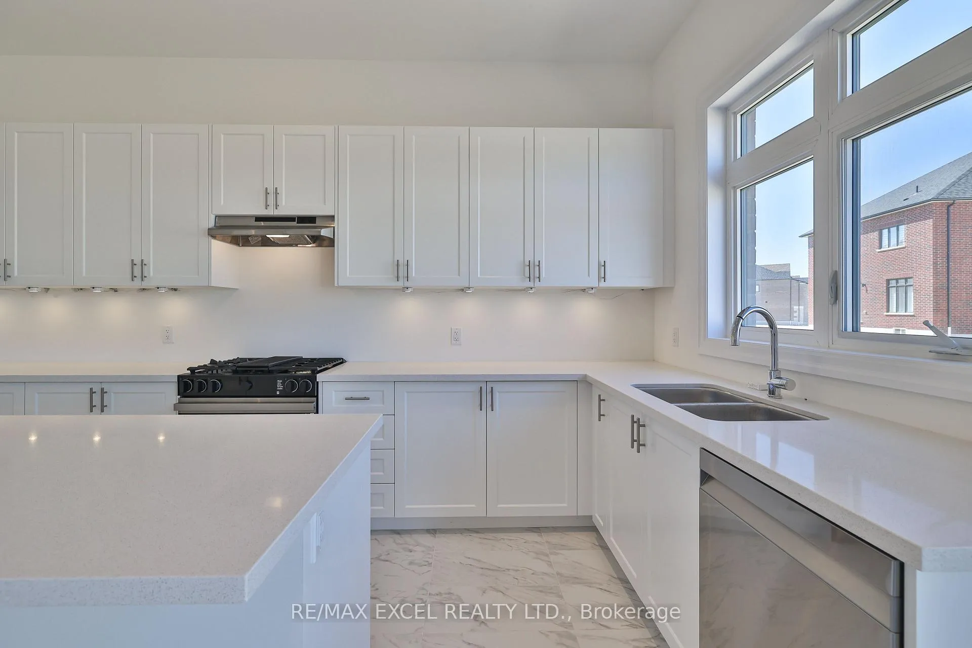 Photo 17 of 24 Sunny Acre Crescent, King, King City — HOMEH
