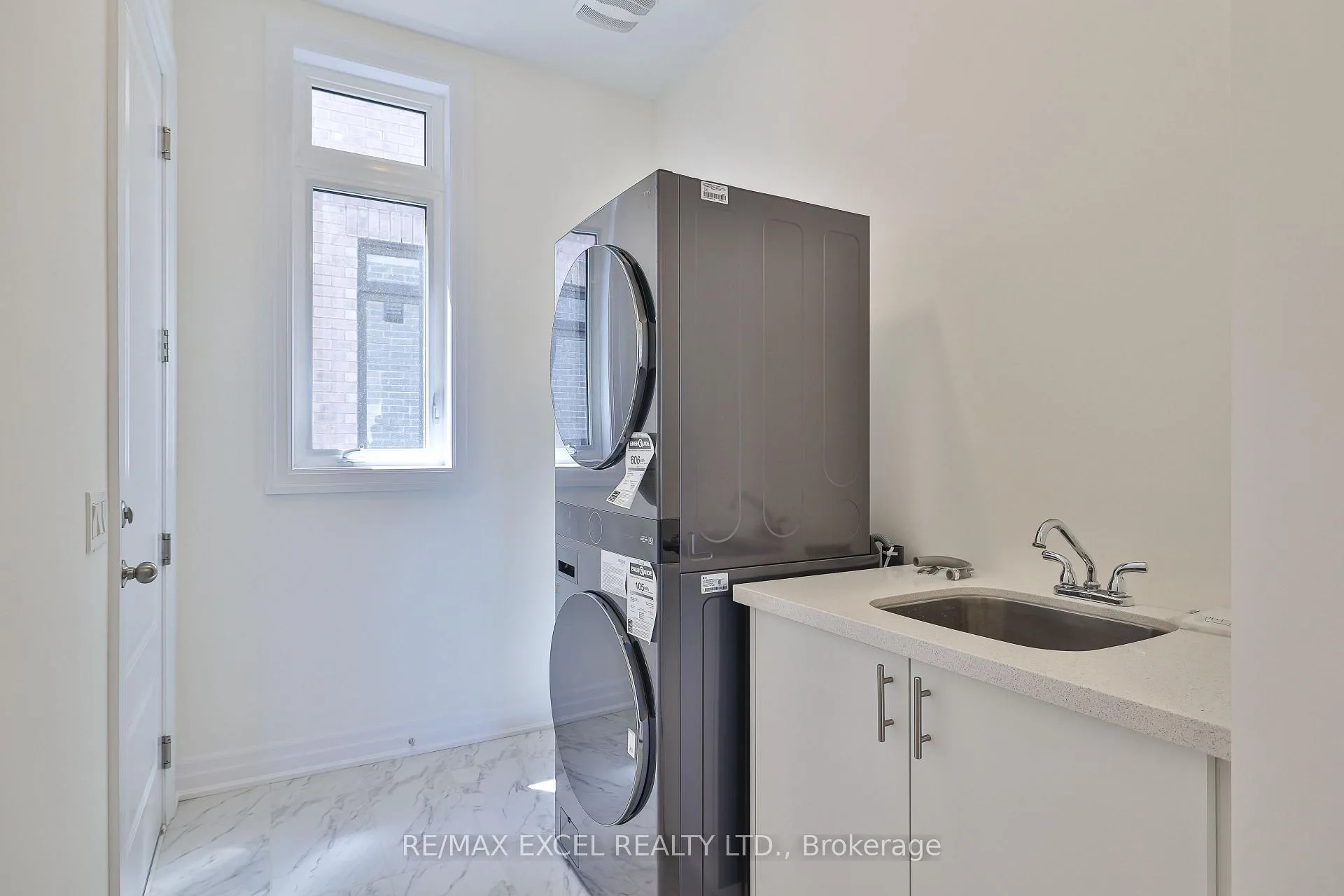 Photo 24 of 24 Sunny Acre Crescent, King, King City — HOMEH