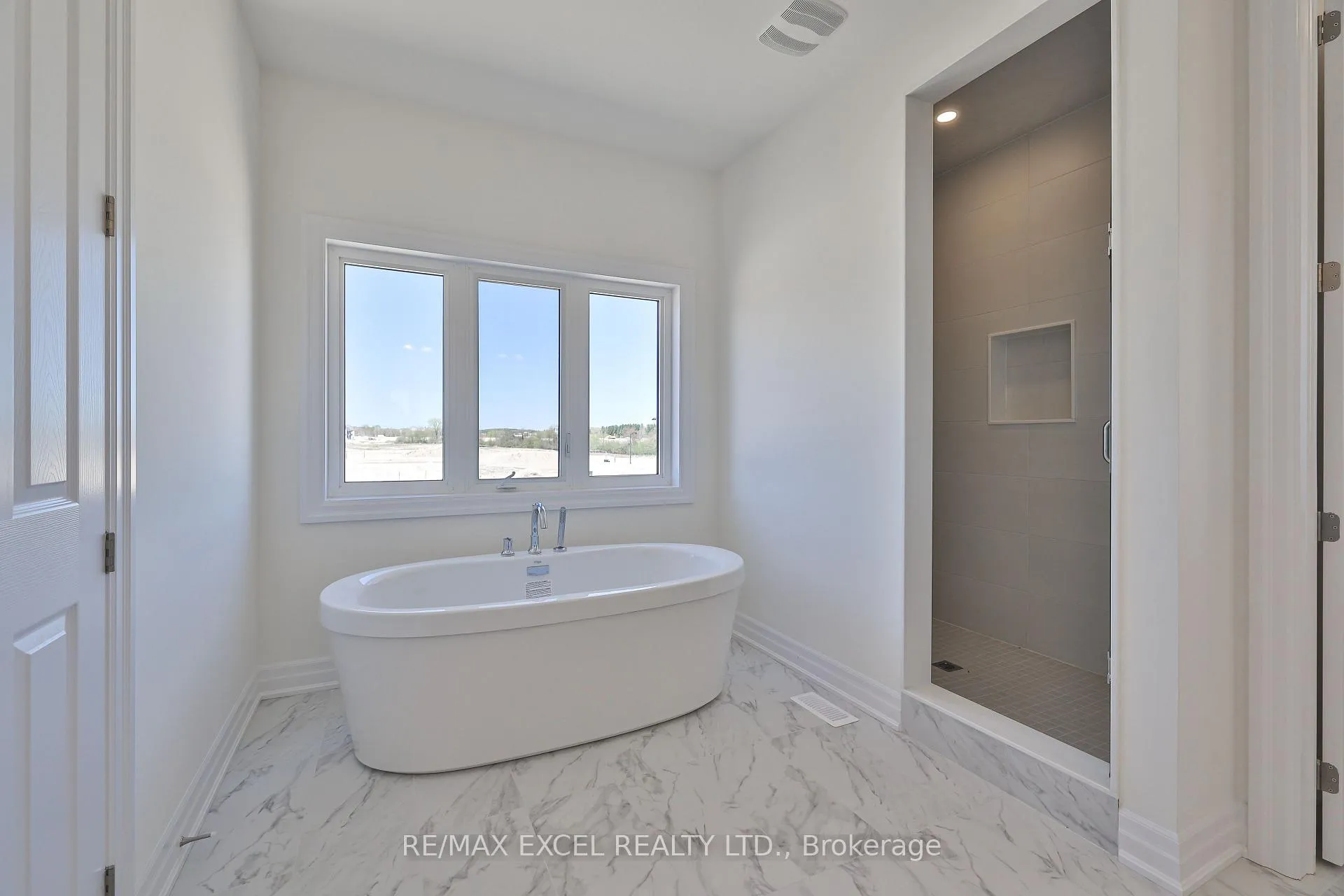 Photo 31 of 24 Sunny Acre Crescent, King, King City — HOMEH