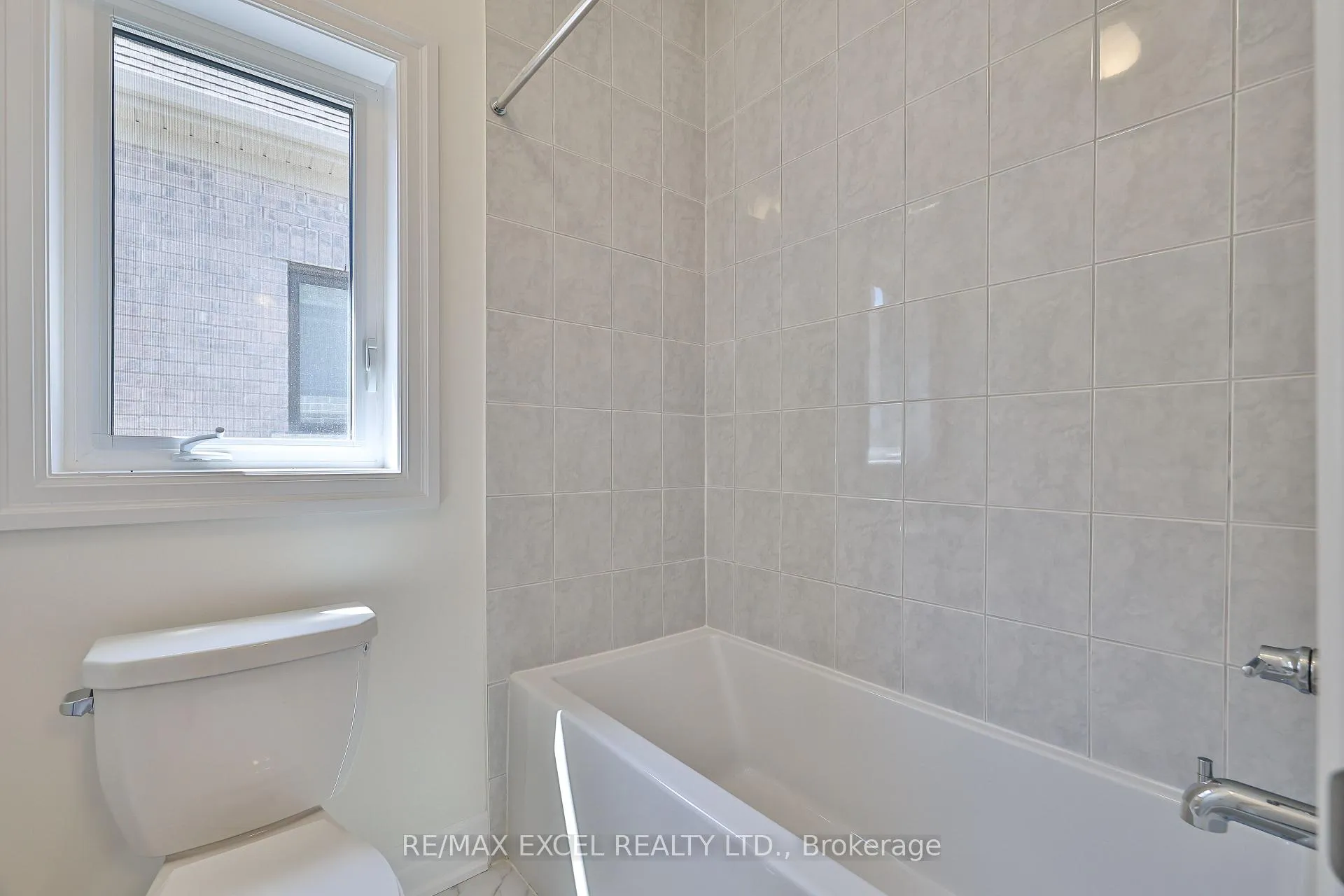 Photo 42 of 24 Sunny Acre Crescent, King, King City — HOMEH