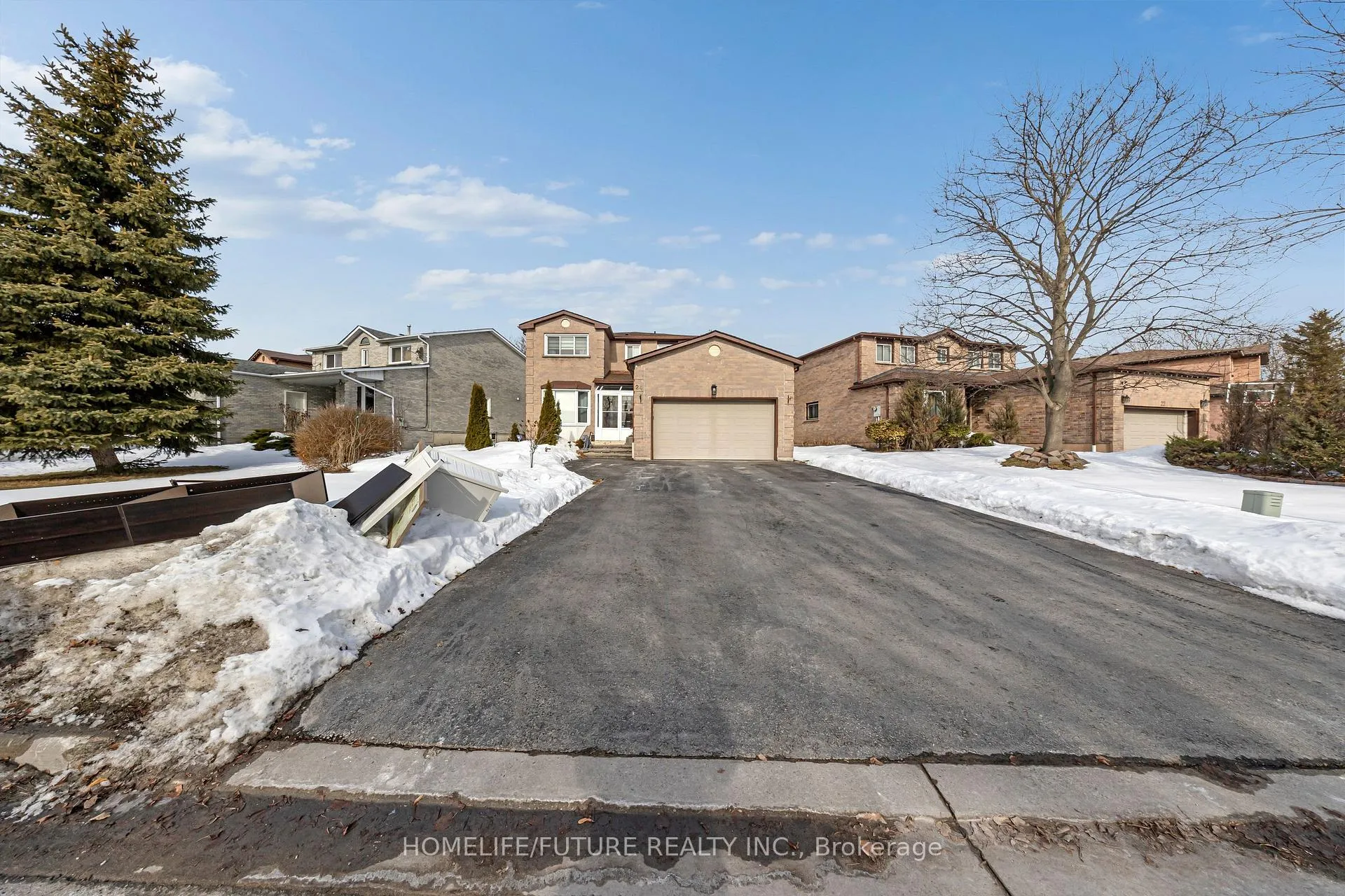 Photo 4 of 24 Adams Drive, Ajax, Central — HOMEH