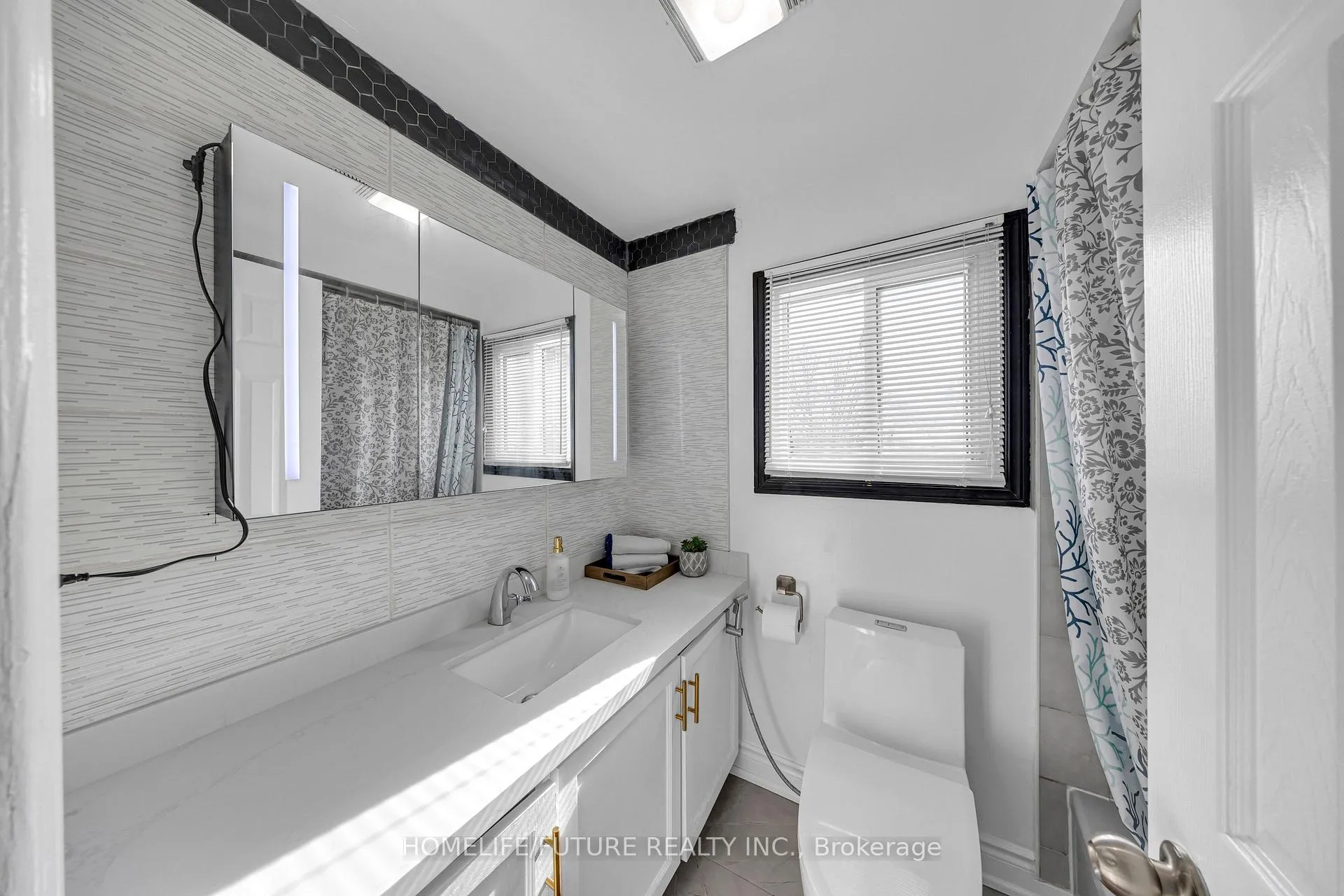 Photo 27 of 24 Adams Drive, Ajax, Central — HOMEH