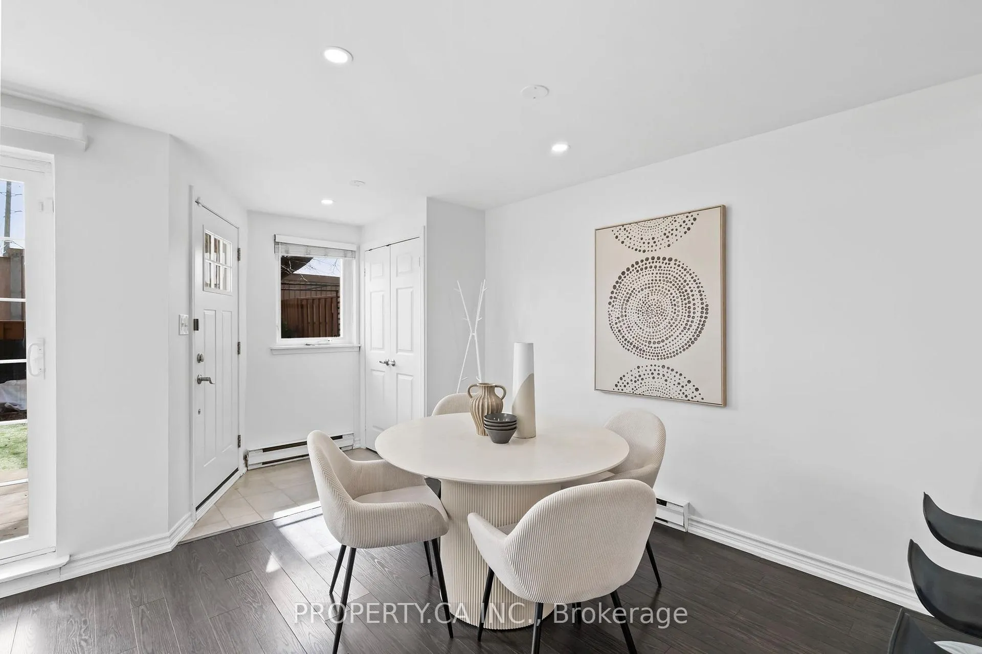 Photo 1 of Unit 179, 1055 Dundas Street E, Mississauga, Applewood — HOMEH