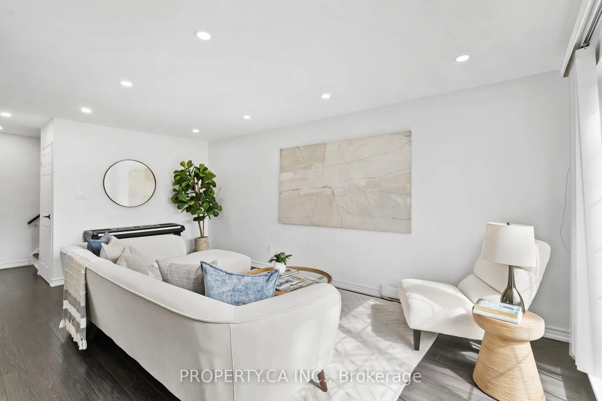 Photo 3 of Unit 179, 1055 Dundas Street E, Mississauga, Applewood — HOMEH