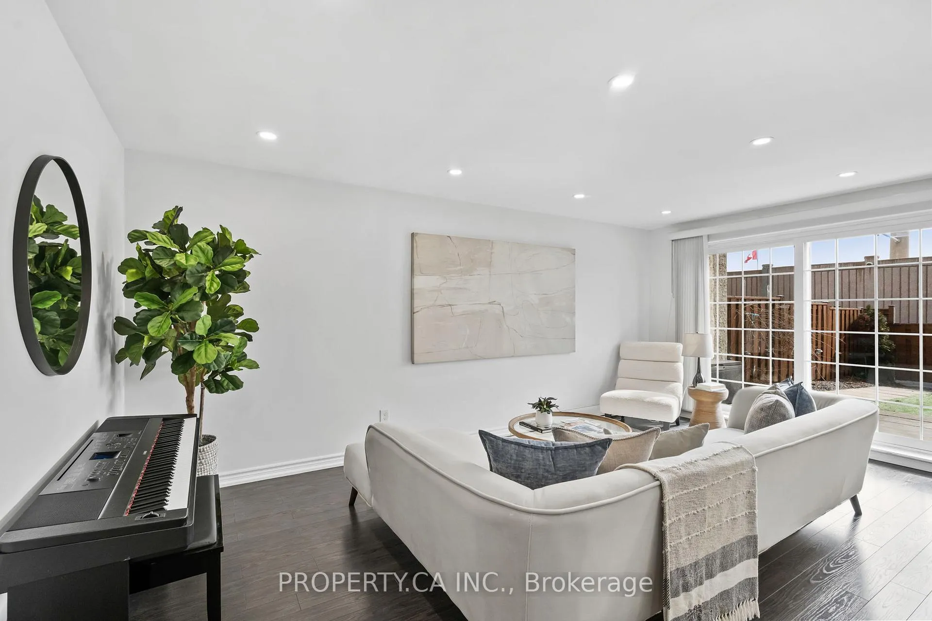 Photo 4 of Unit 179, 1055 Dundas Street E, Mississauga, Applewood — HOMEH