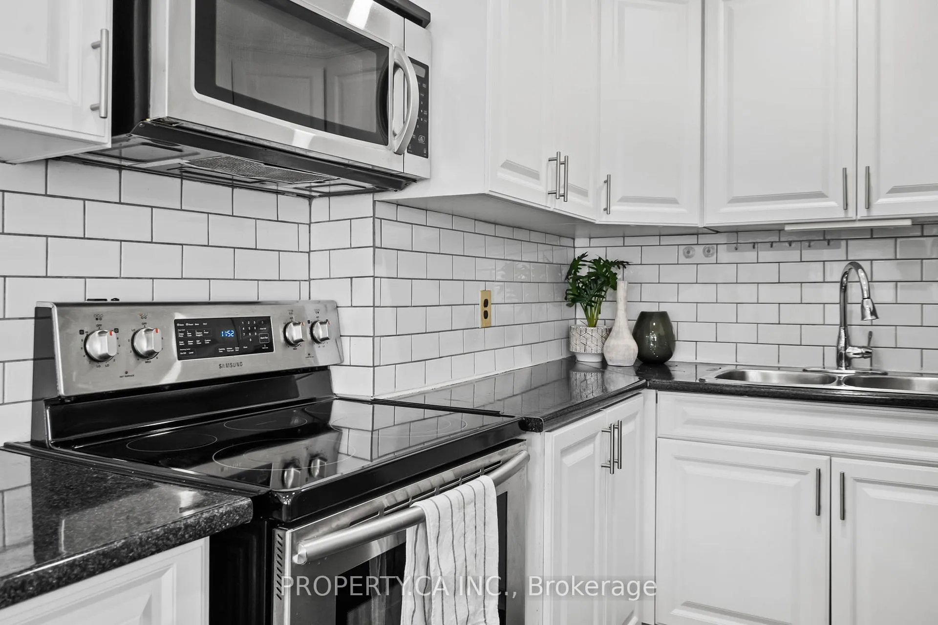 Photo 6 of Unit 179, 1055 Dundas Street E, Mississauga, Applewood — HOMEH