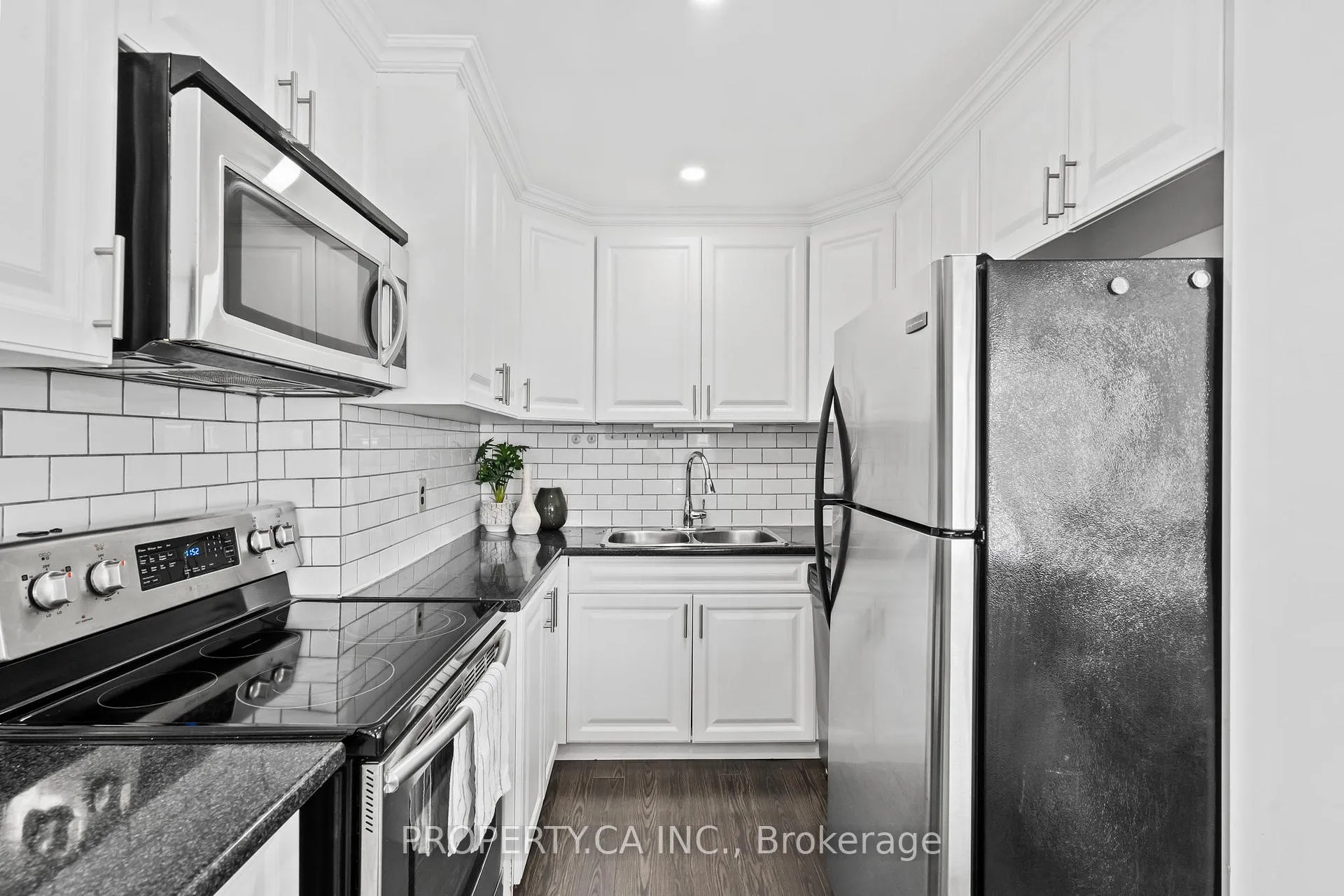 Photo 7 of Unit 179, 1055 Dundas Street E, Mississauga, Applewood — HOMEH