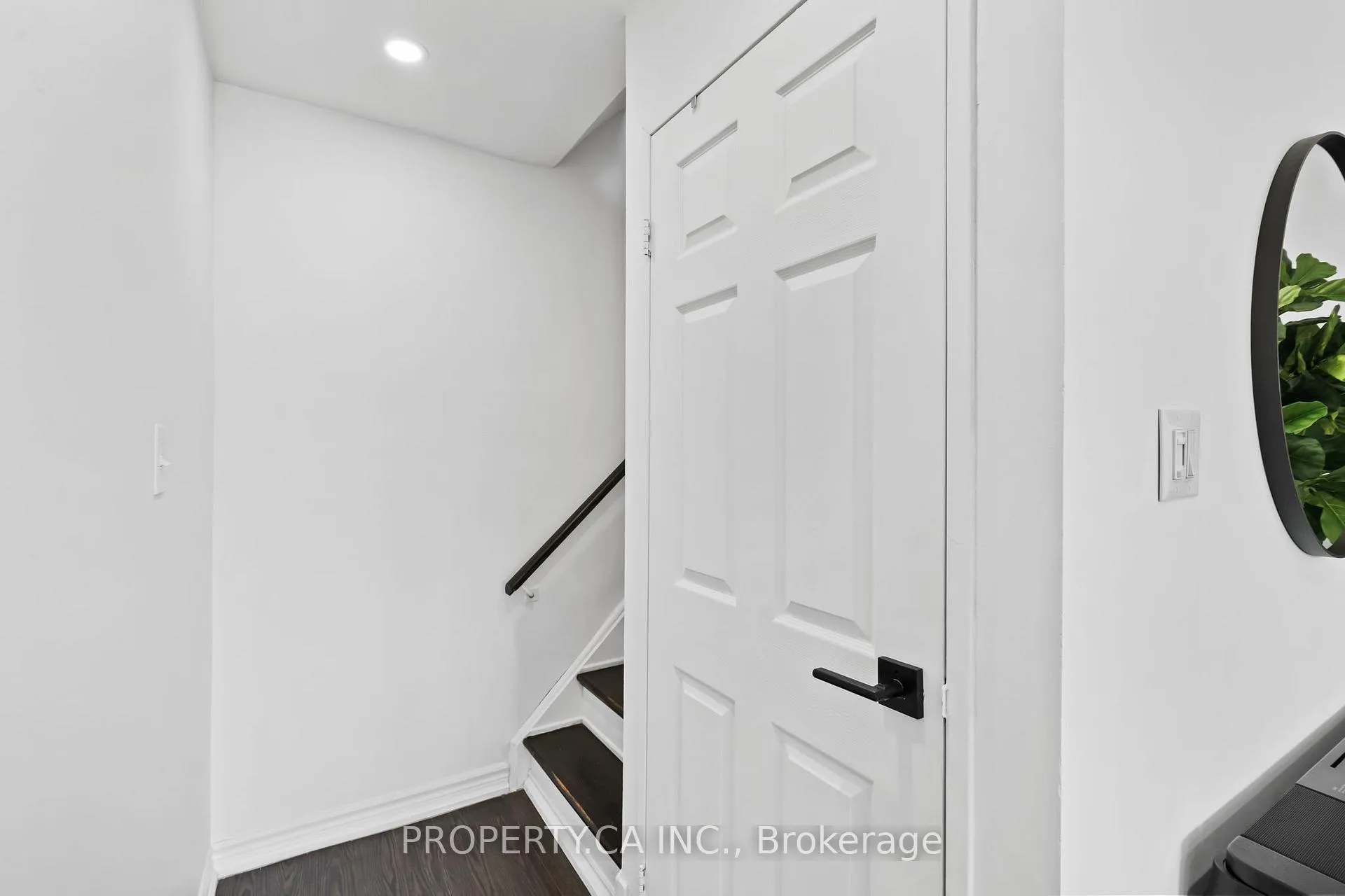 Photo 8 of Unit 179, 1055 Dundas Street E, Mississauga, Applewood — HOMEH