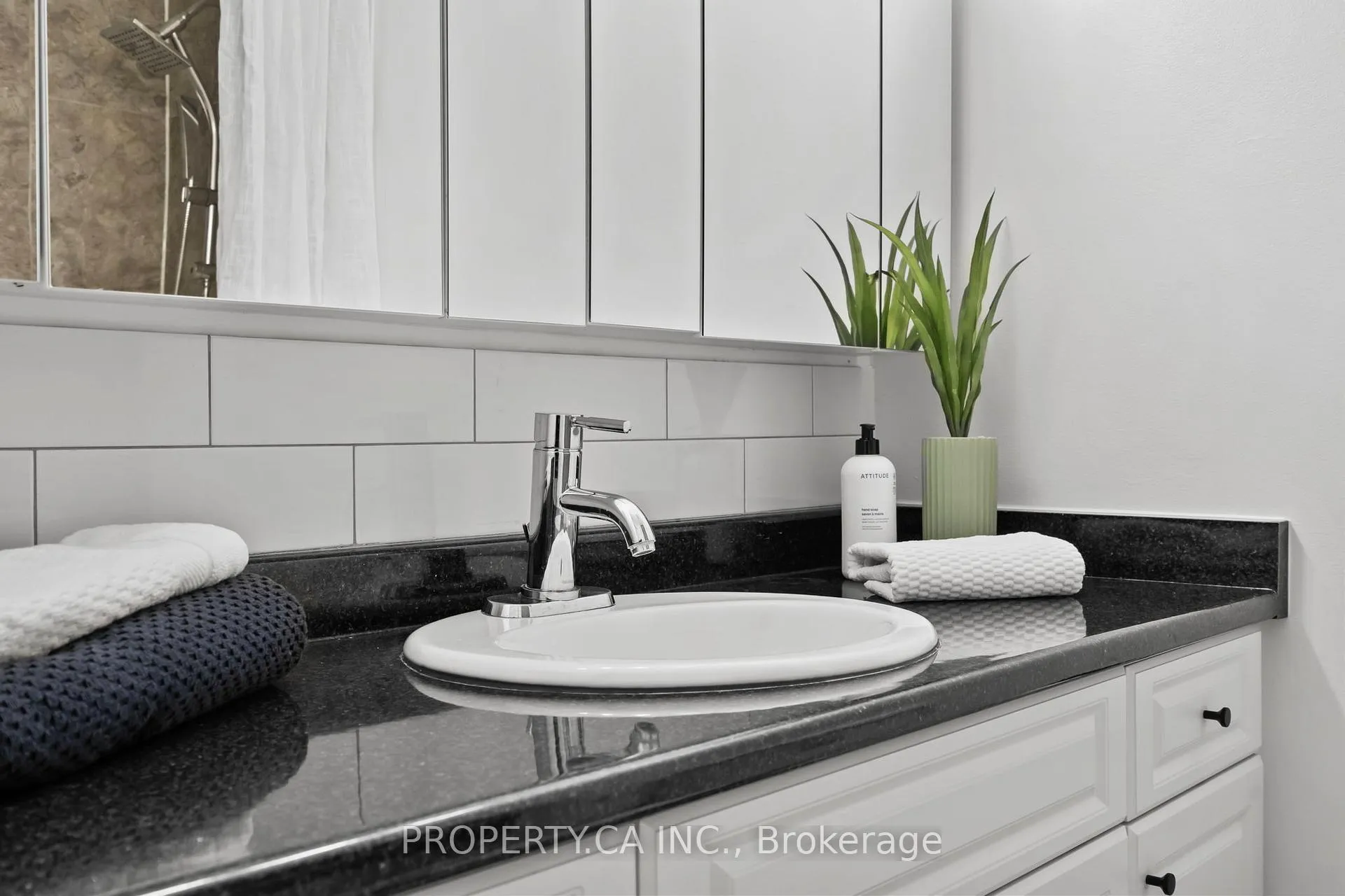 Photo 12 of Unit 179, 1055 Dundas Street E, Mississauga, Applewood — HOMEH