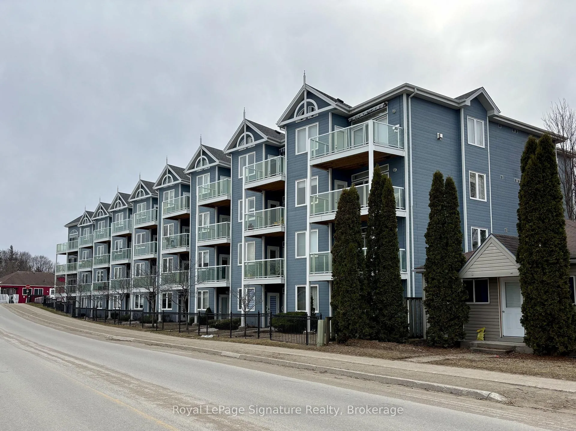 Front of Unit 202, 34 Bayfield Street