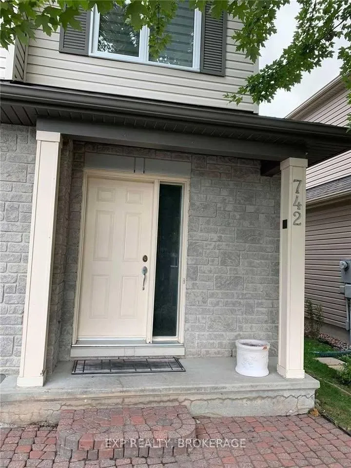 Photo 2 of 742 Cedar Creek Drive, Ottawa, Blossom Park/Kemp Park/Findlay Creek — HOMEH