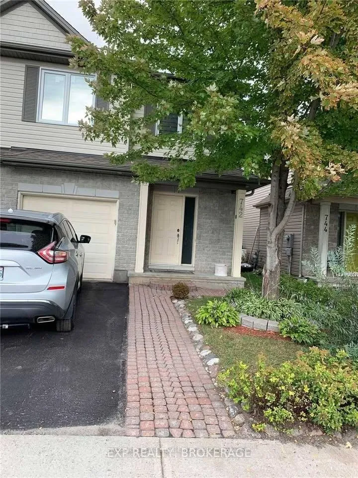 Photo 3 of 742 Cedar Creek Drive, Ottawa, Blossom Park/Kemp Park/Findlay Creek — HOMEH