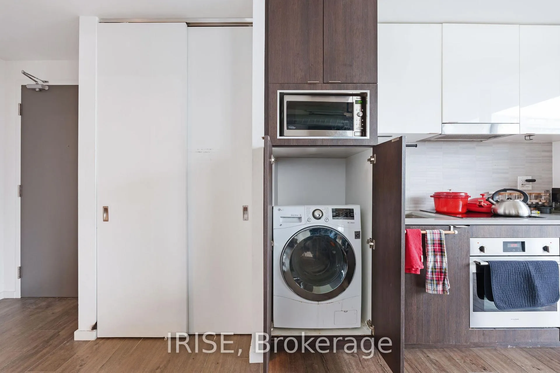 Photo 15 of Unit 613, 21 Lawren Harris Square, Toronto, Waterfront Communities — HOMEH