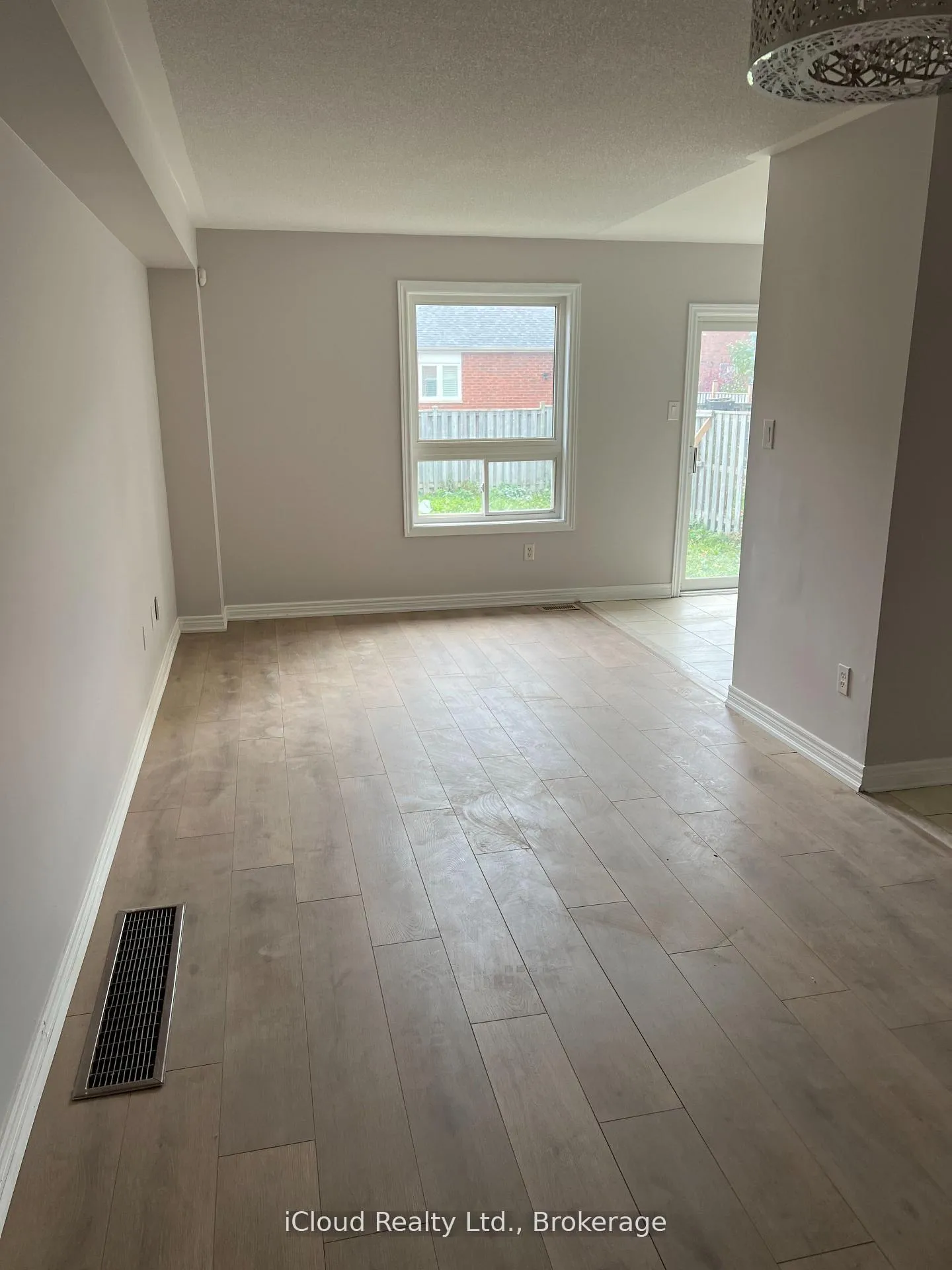 Photo 3 of 3956 Manatee Way, Mississauga, Churchill Meadows — HOMEH