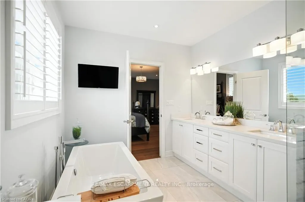 Photo 36 of 103 Lampman Drive, Grimsby, Grimsby West — HOMEH