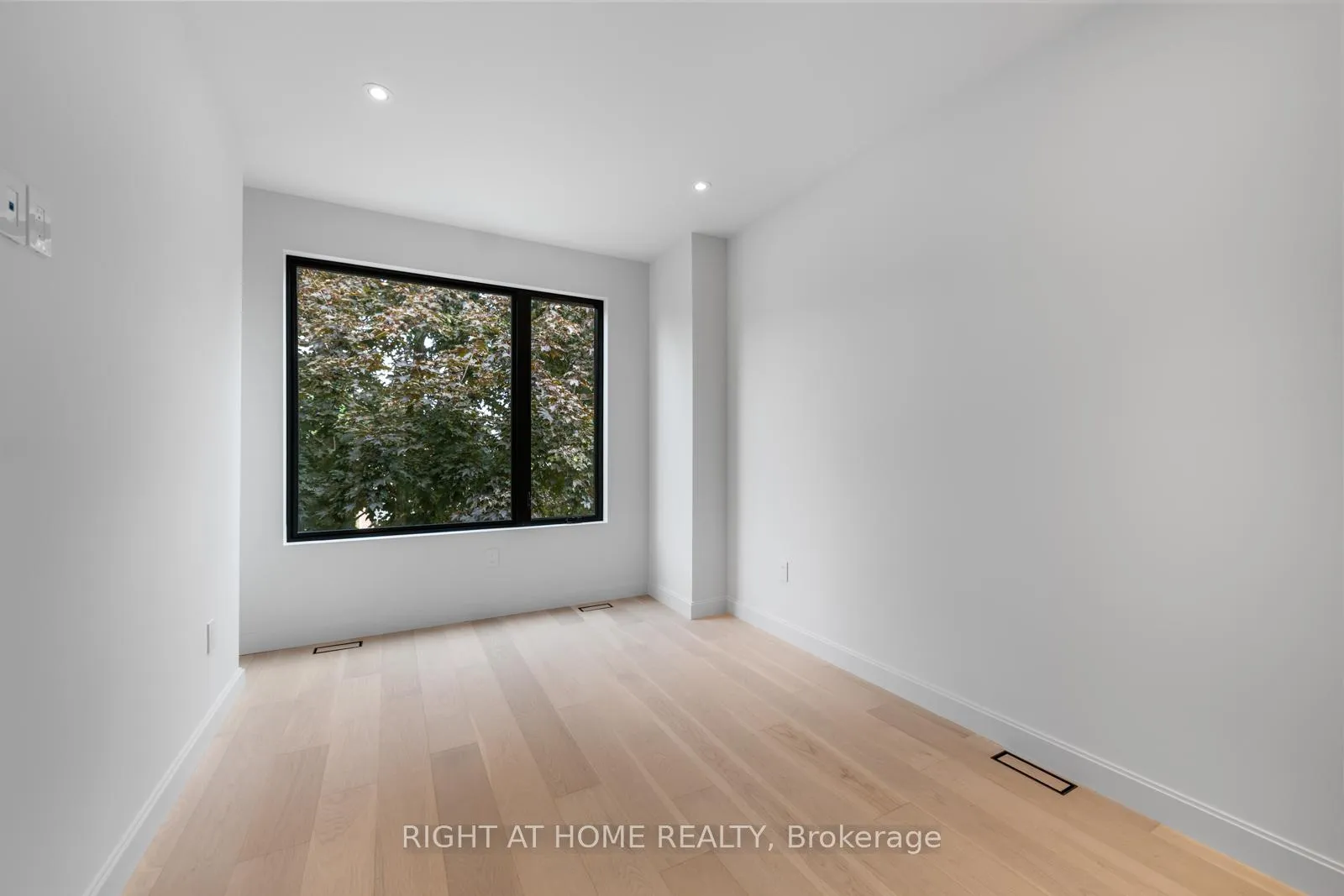 Photo 23 of 85 Holborne Avenue, Toronto, Danforth Village-East York — HOMEH