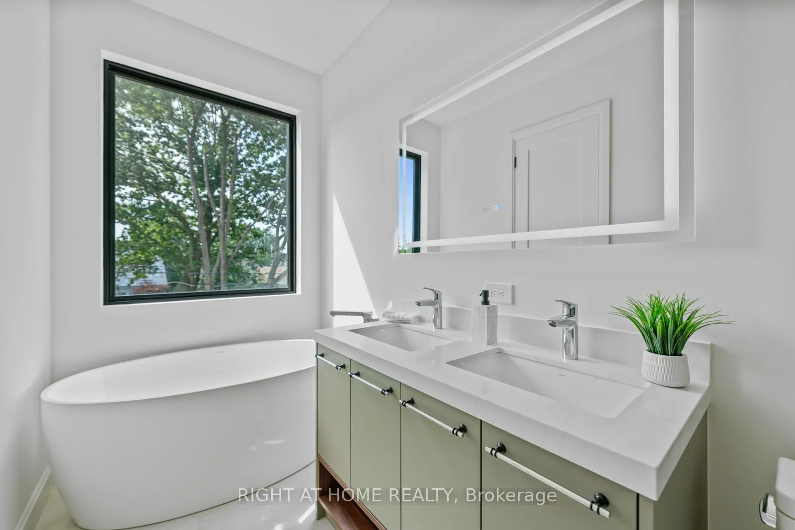 Photo 31 of 85 Holborne Avenue, Toronto, Danforth Village-East York — HOMEH