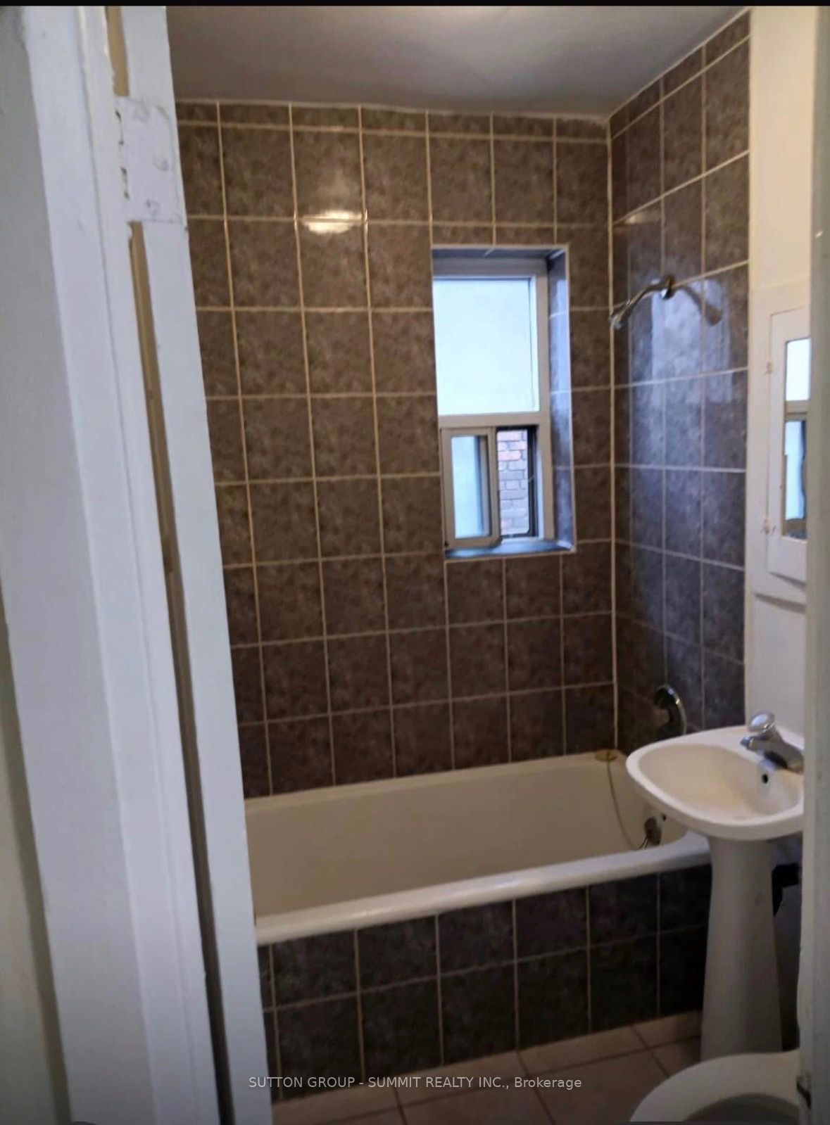 Photo 10 of Unit 402, 98 Vaughan Road, Toronto, Humewood-Cedarvale — HOMEH