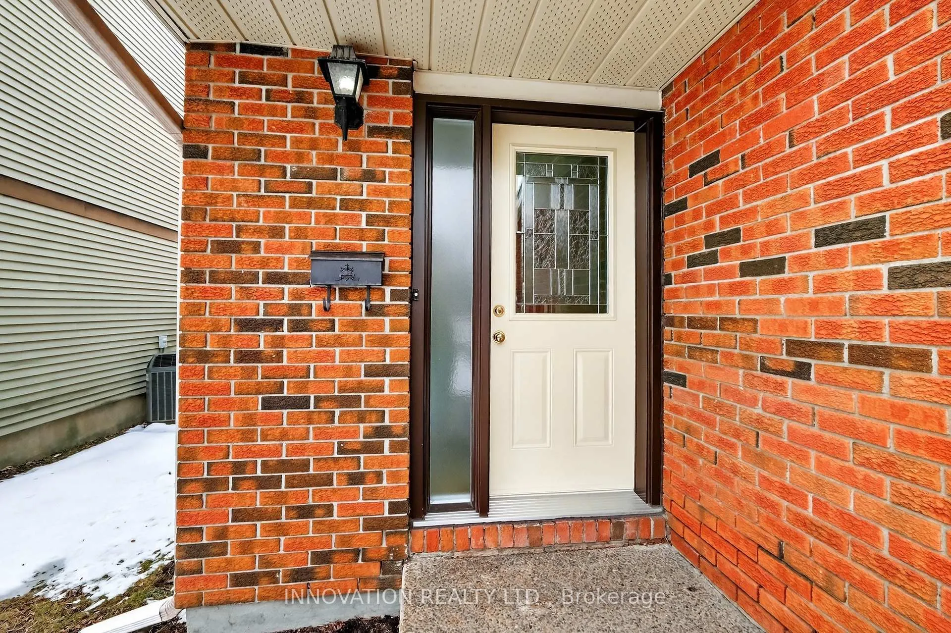 Photo 3 of 416 Sandhamn Private, Ottawa, Hunt Club Park/Greenboro — HOMEH