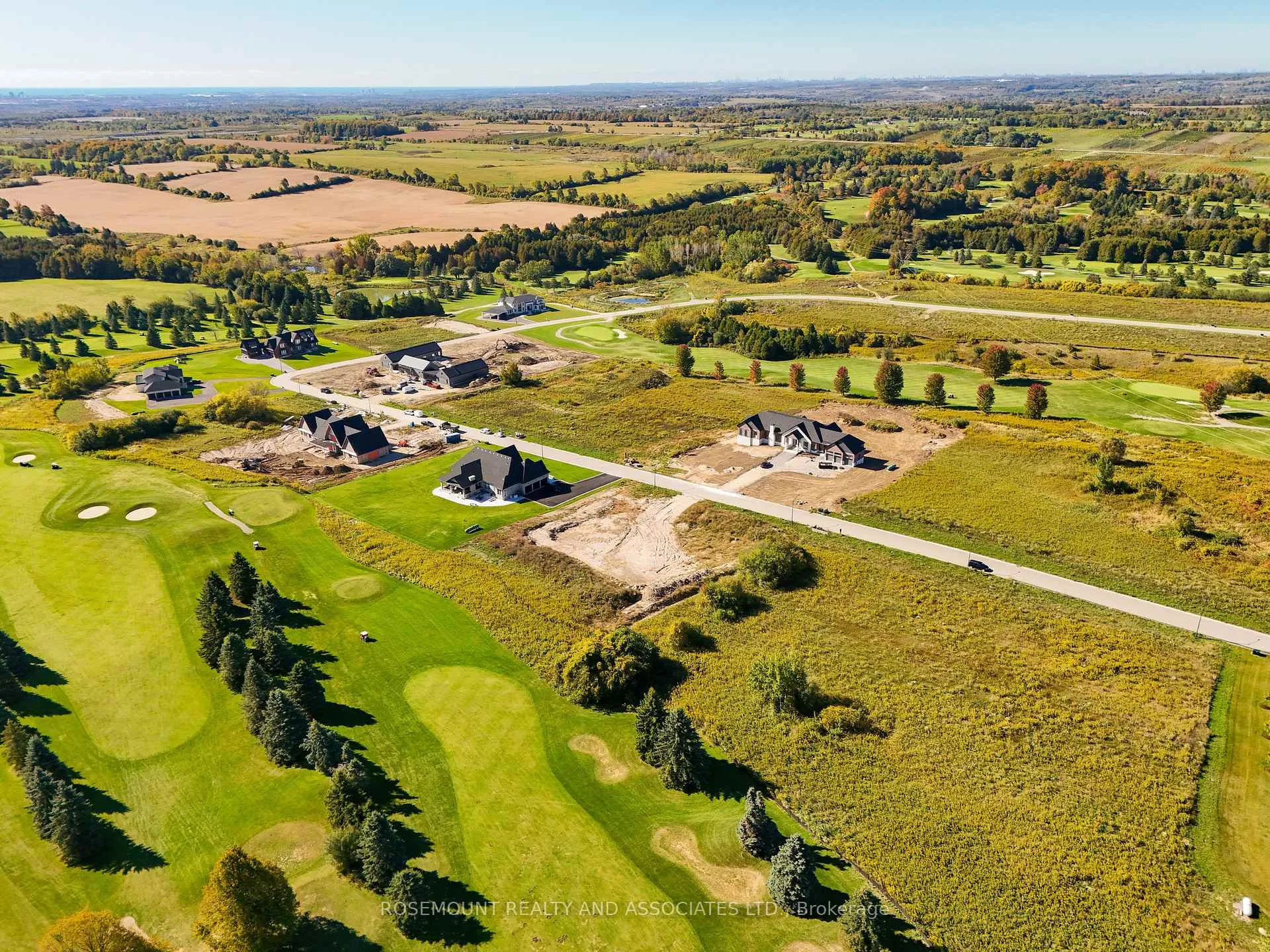 Photo 4 of 49 Franklin Crescent, Whitby, Rural Whitby — HOMEH