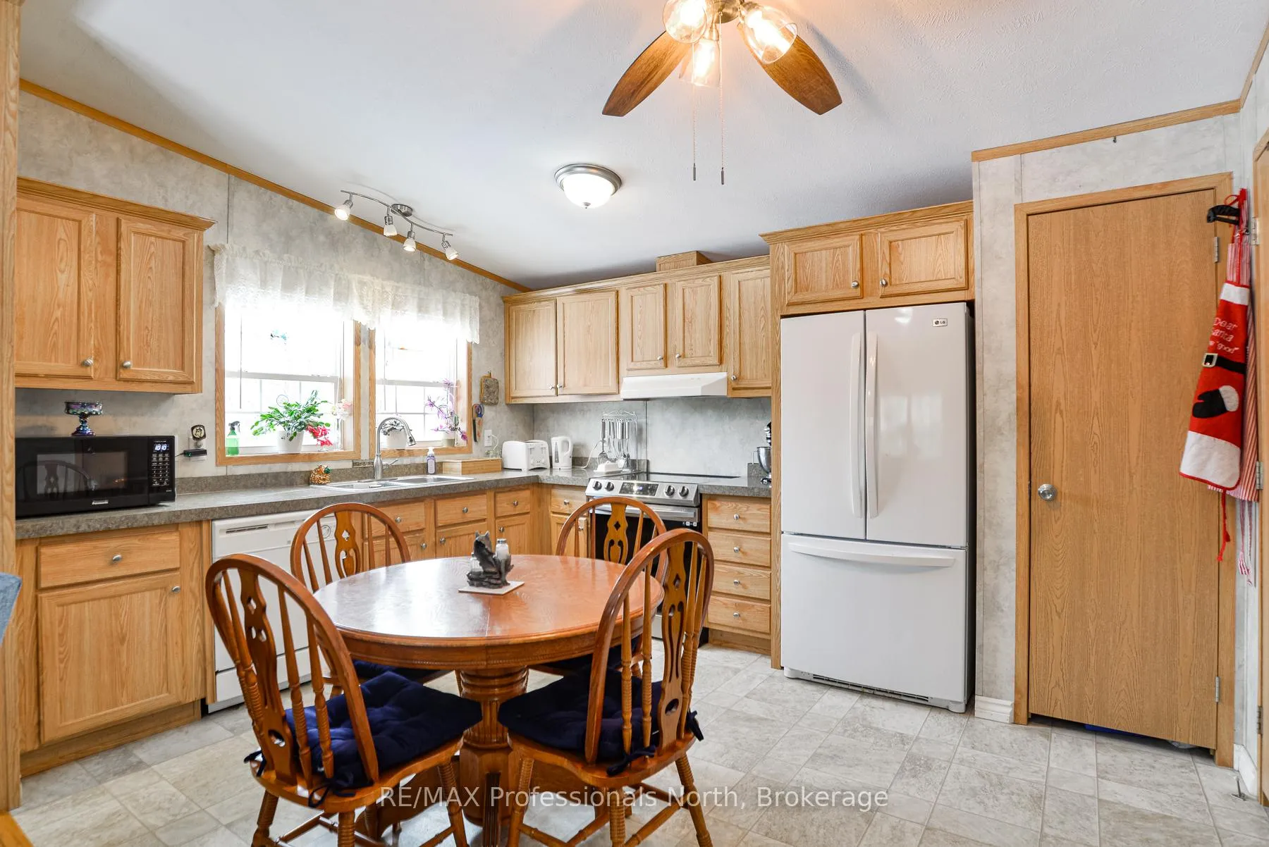 Photo 6 of 1874 Highway 118 E, Bracebridge, Draper — HOMEH