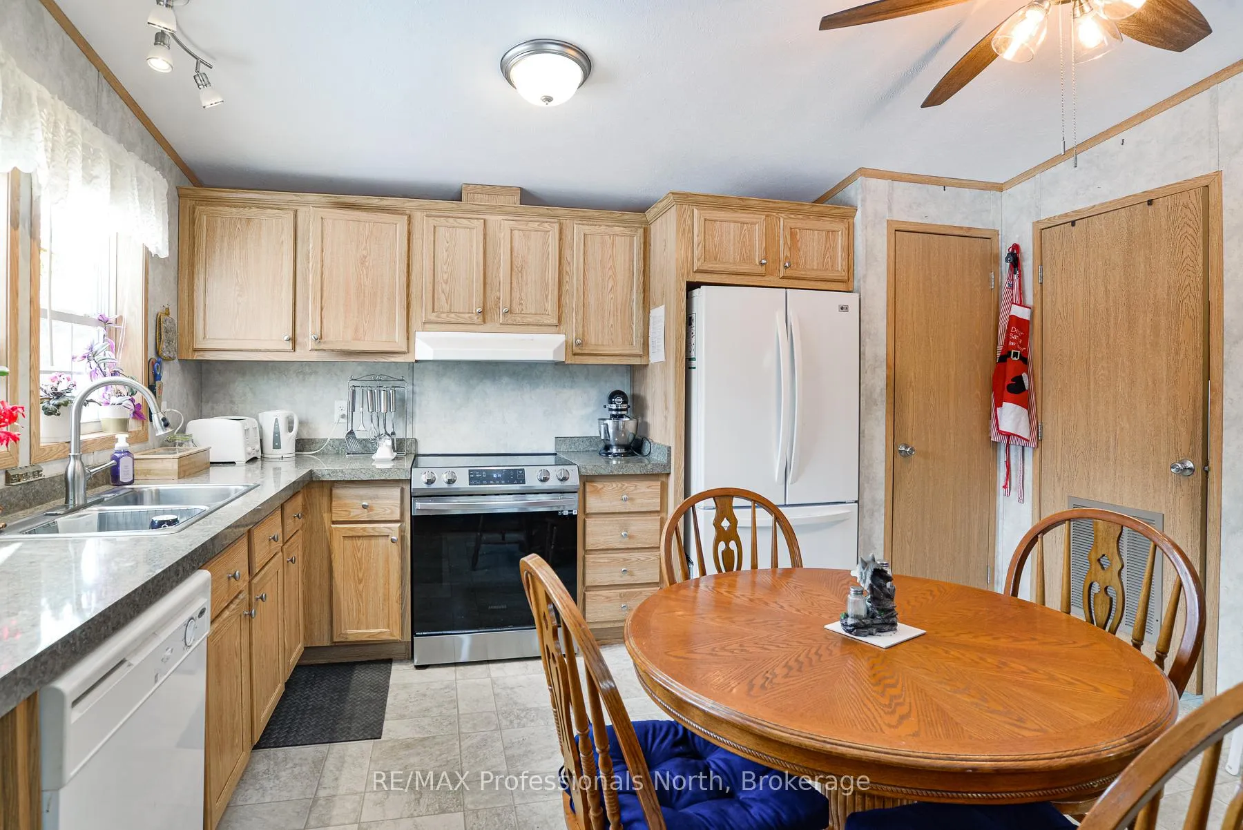 Photo 7 of 1874 Highway 118 E, Bracebridge, Draper — HOMEH