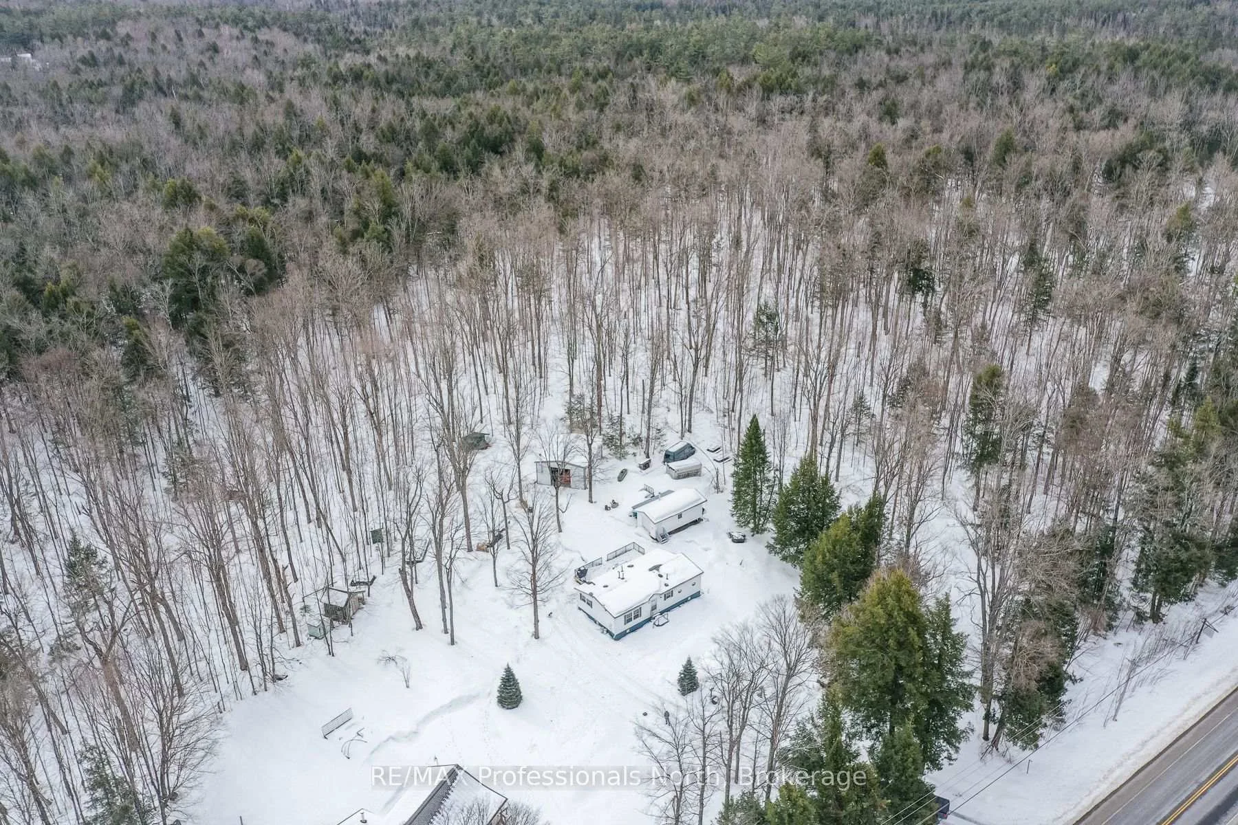 Photo 29 of 1874 Highway 118 E, Bracebridge, Draper — HOMEH
