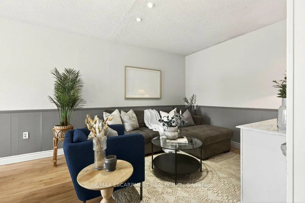 Photo 5 of Unit 4, 1350 Limeridge Road E, Hamilton, Trenholme — HOMEH