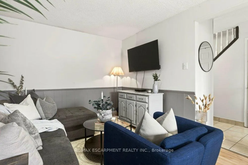 Photo 6 of Unit 4, 1350 Limeridge Road E, Hamilton, Trenholme — HOMEH