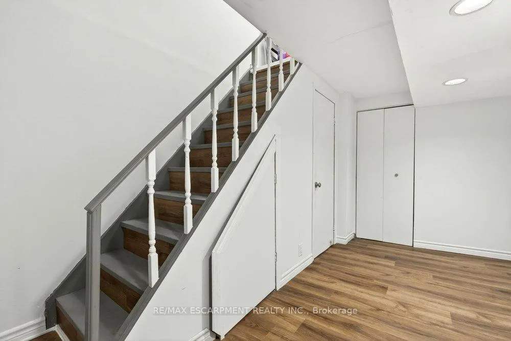 Photo 18 of Unit 4, 1350 Limeridge Road E, Hamilton, Trenholme — HOMEH