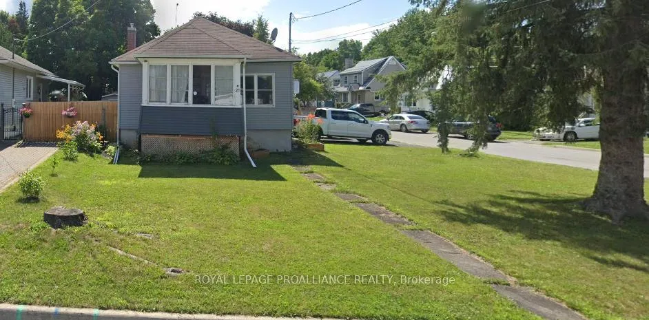Front of 28 Oak Street