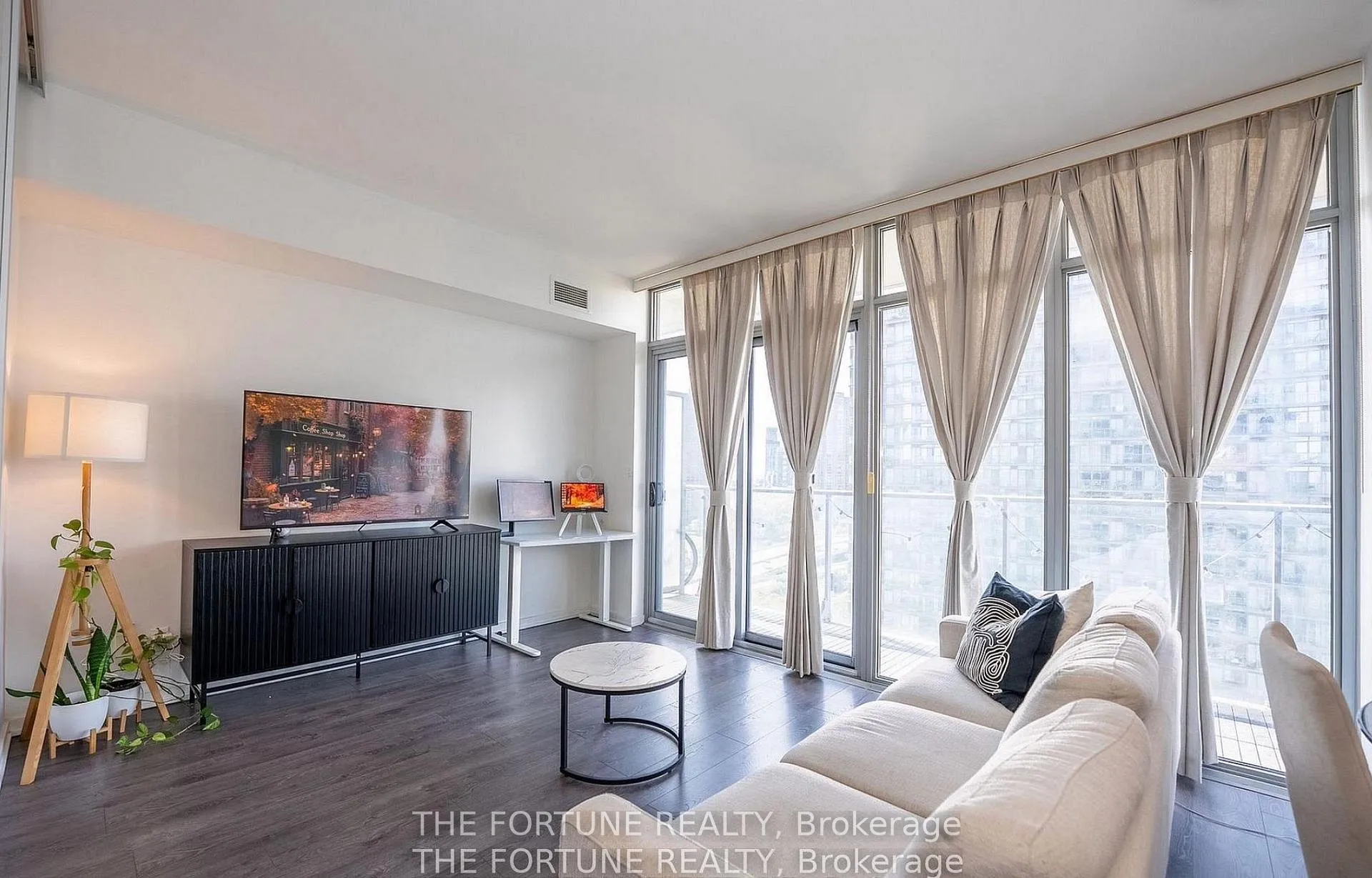 Photo 6 of Unit 1712, 103 The Queensway, Toronto, High Park-Swansea — HOMEH