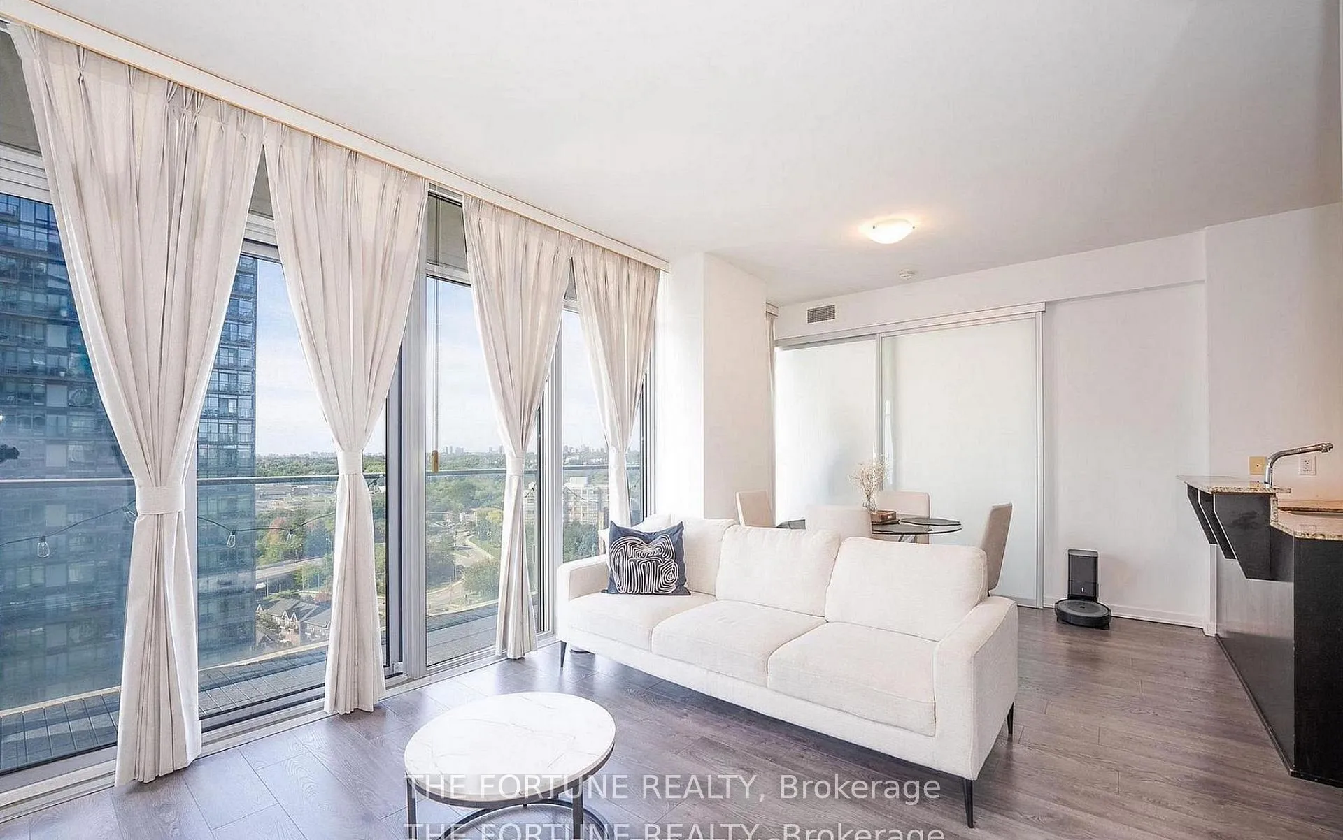 Photo 8 of Unit 1712, 103 The Queensway, Toronto, High Park-Swansea — HOMEH