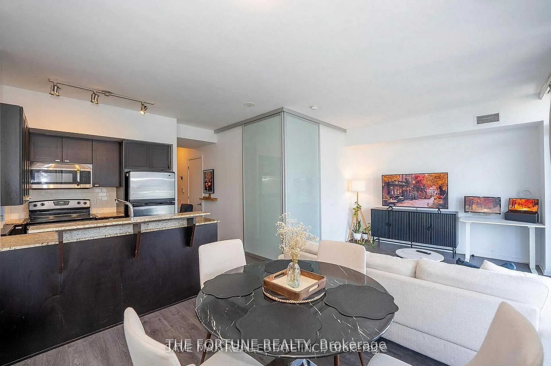 Photo 10 of Unit 1712, 103 The Queensway, Toronto, High Park-Swansea — HOMEH