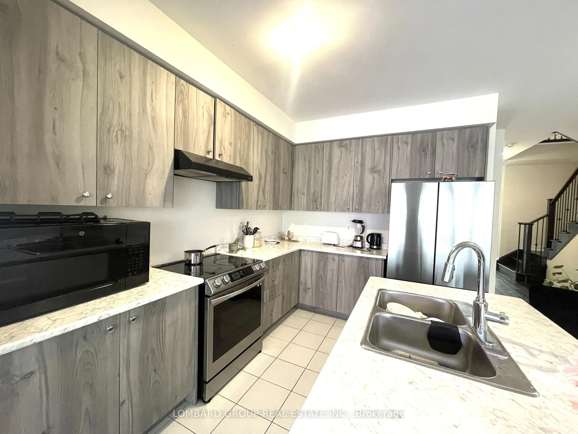 Photo 11 of 142 Lilac Circle, Haldimand — HOMEH