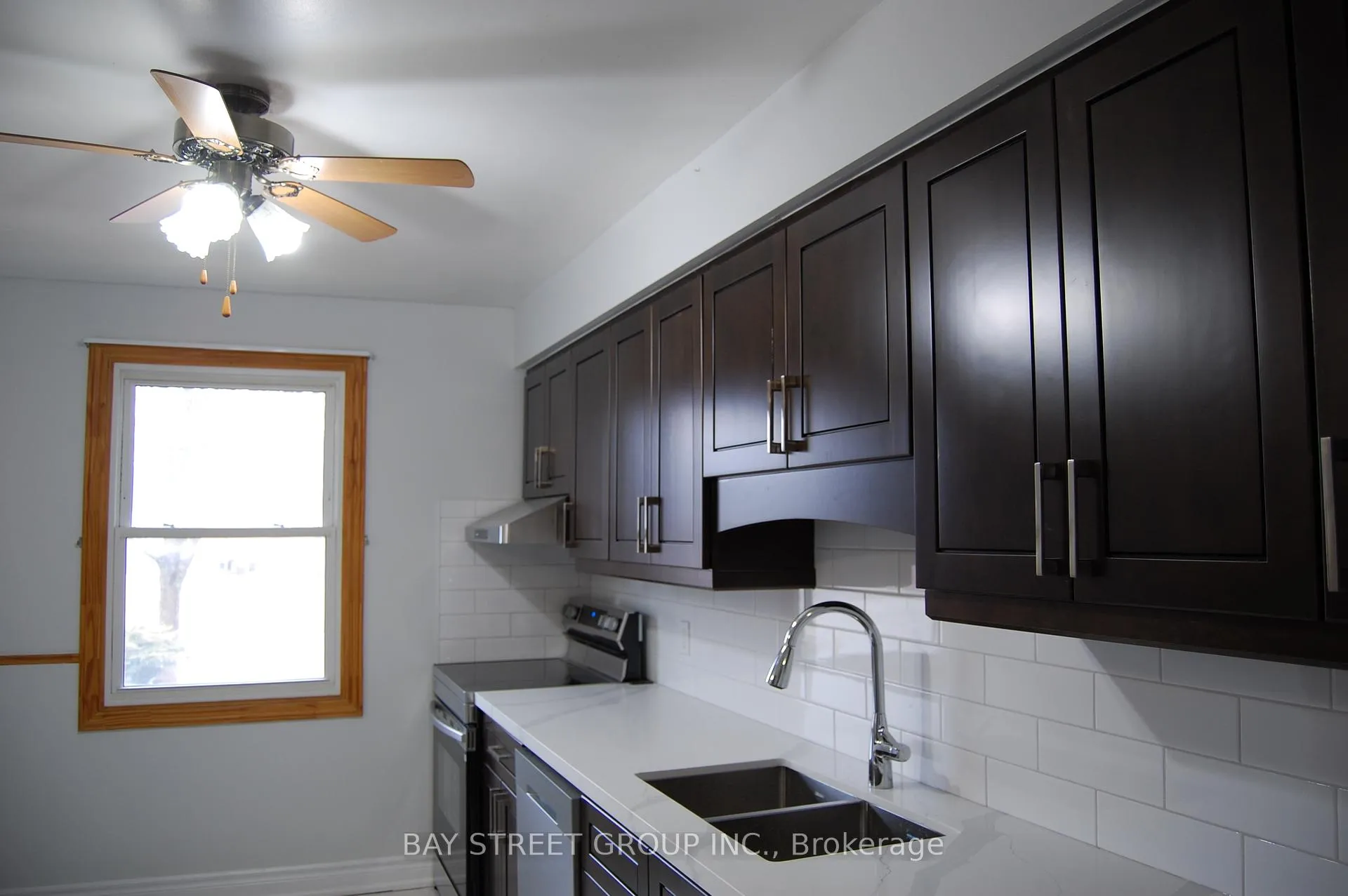 Photo 3 of 1122 Central Park Boulevard N, Oshawa, Centennial — HOMEH