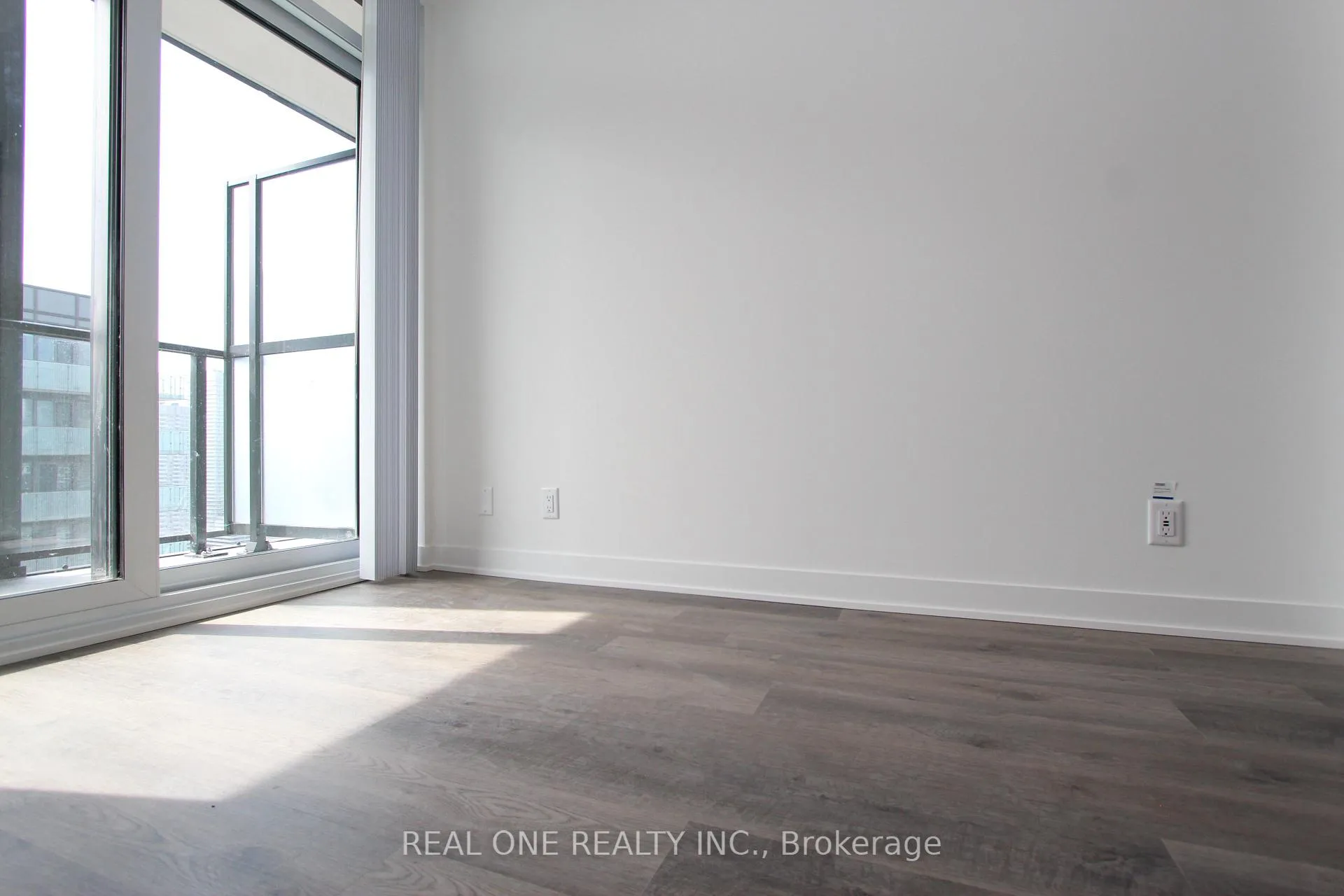 Photo 5 of Unit 3307, 180 Front Street E, Toronto, Moss Park — HOMEH