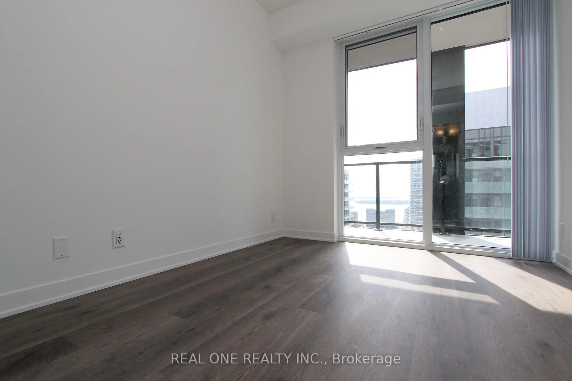 Photo 8 of Unit 3307, 180 Front Street E, Toronto, Moss Park — HOMEH