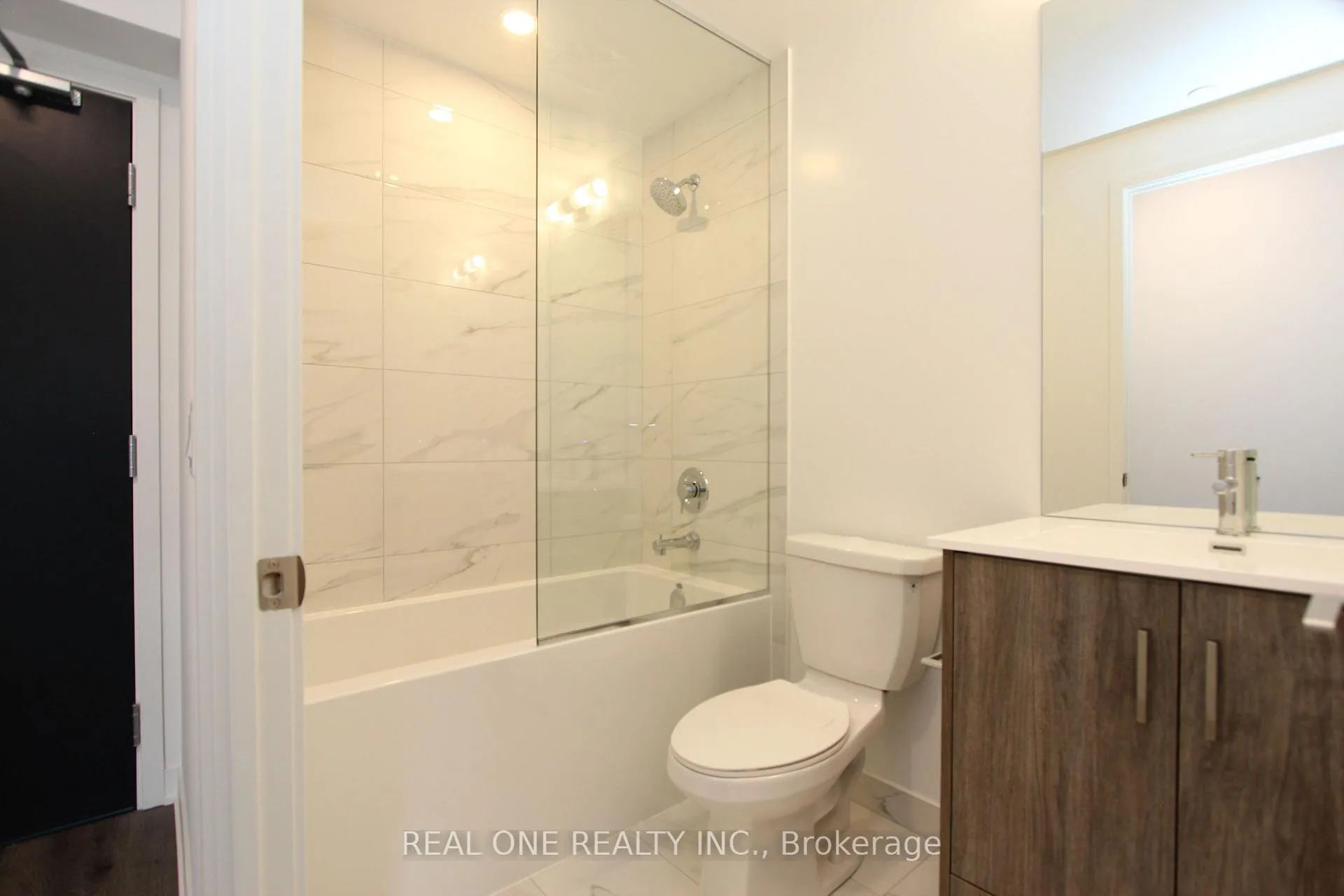 Photo 12 of Unit 3307, 180 Front Street E, Toronto, Moss Park — HOMEH