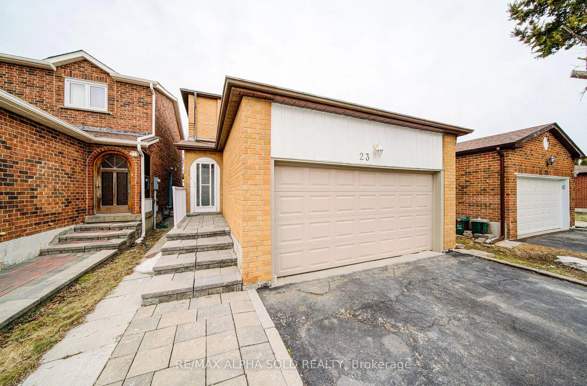Photo 3 of 23 Tangmere Crescent, Markham, Milliken Mills East — HOMEH