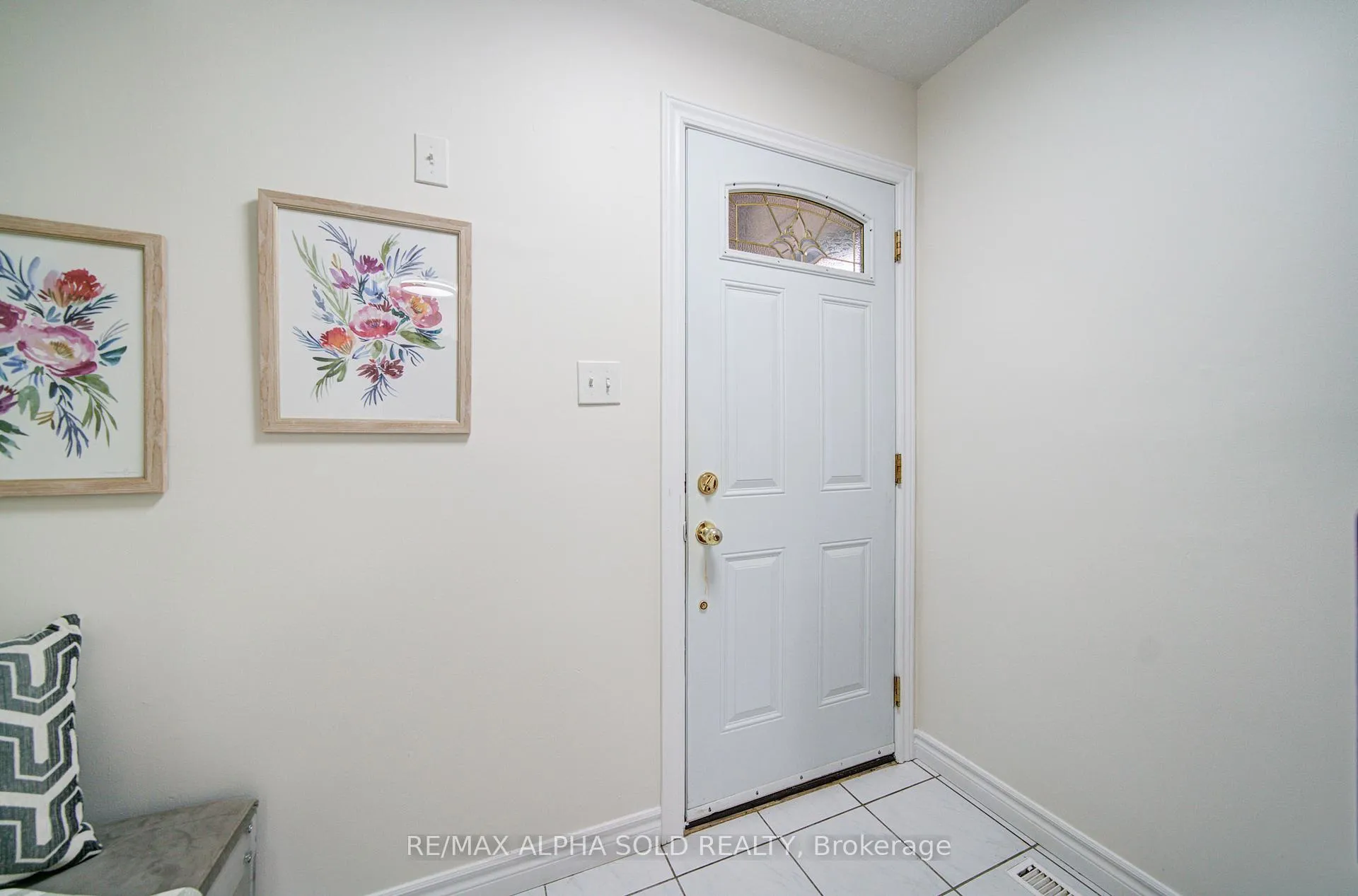 Photo 5 of 23 Tangmere Crescent, Markham, Milliken Mills East — HOMEH