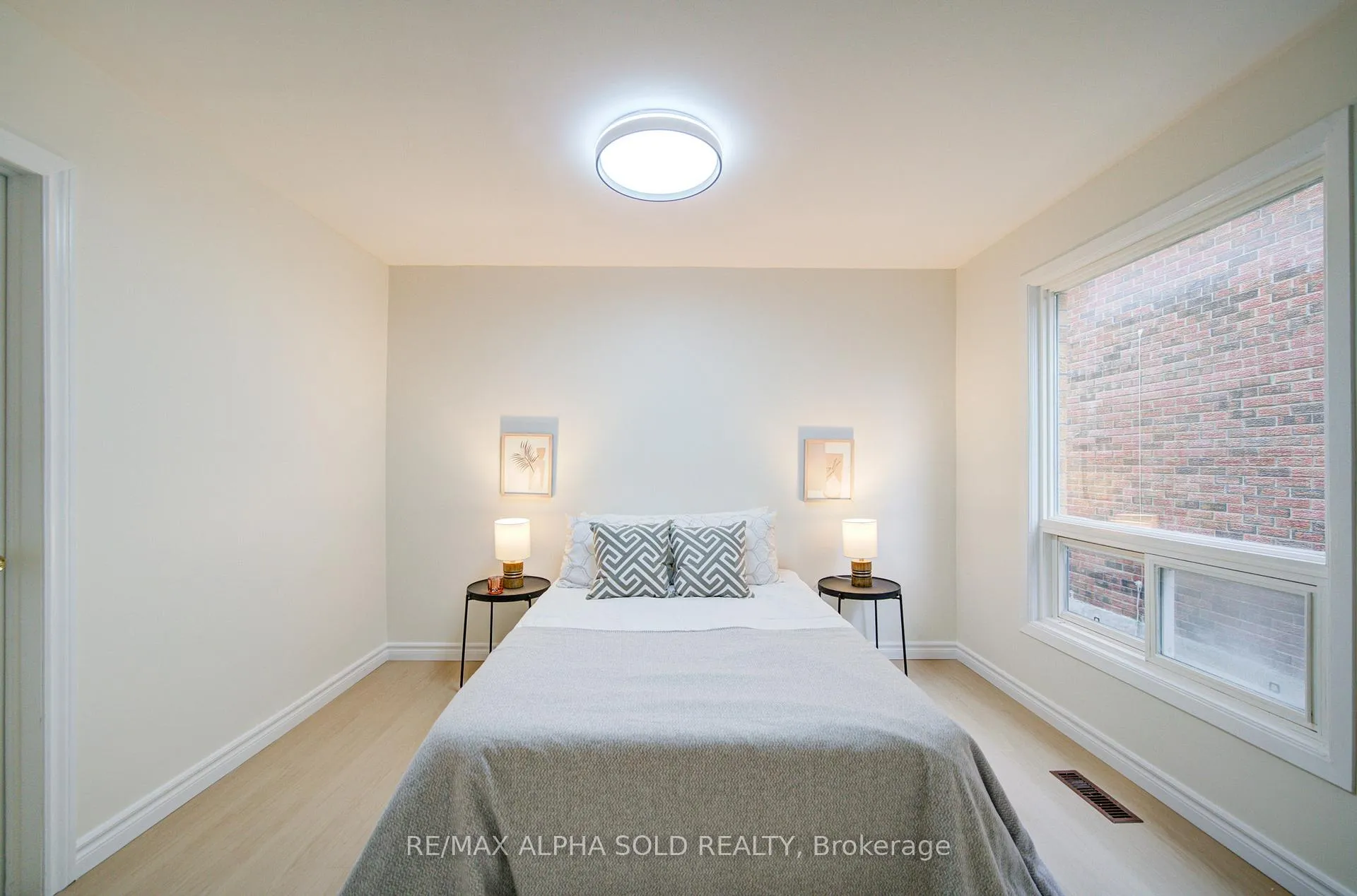 Photo 9 of 23 Tangmere Crescent, Markham, Milliken Mills East — HOMEH