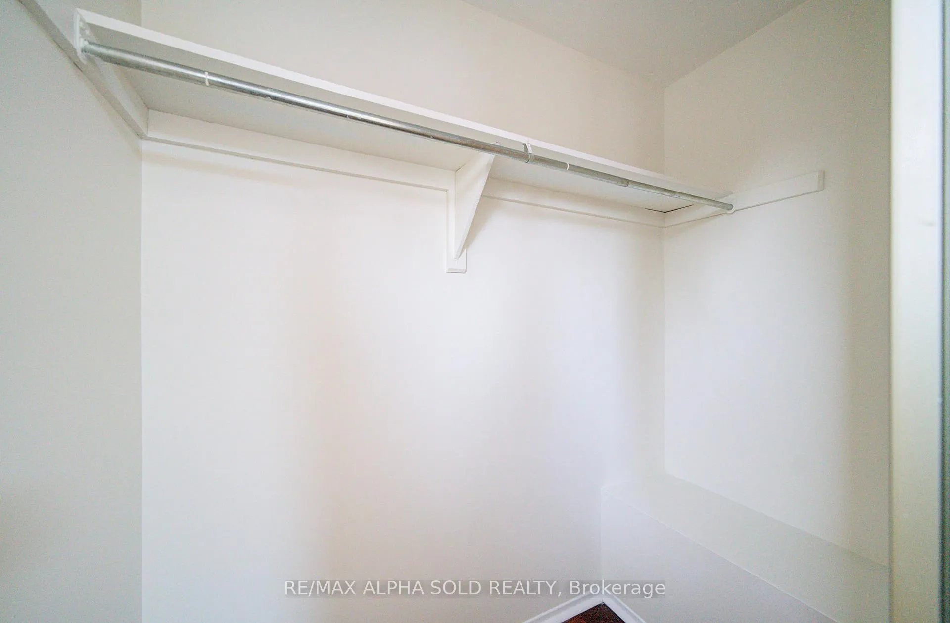 Photo 11 of 23 Tangmere Crescent, Markham, Milliken Mills East — HOMEH