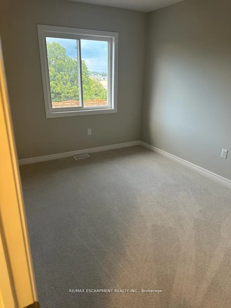 Photo 11 of 105 Pinot Crescent, Hamilton, Winona — HOMEH