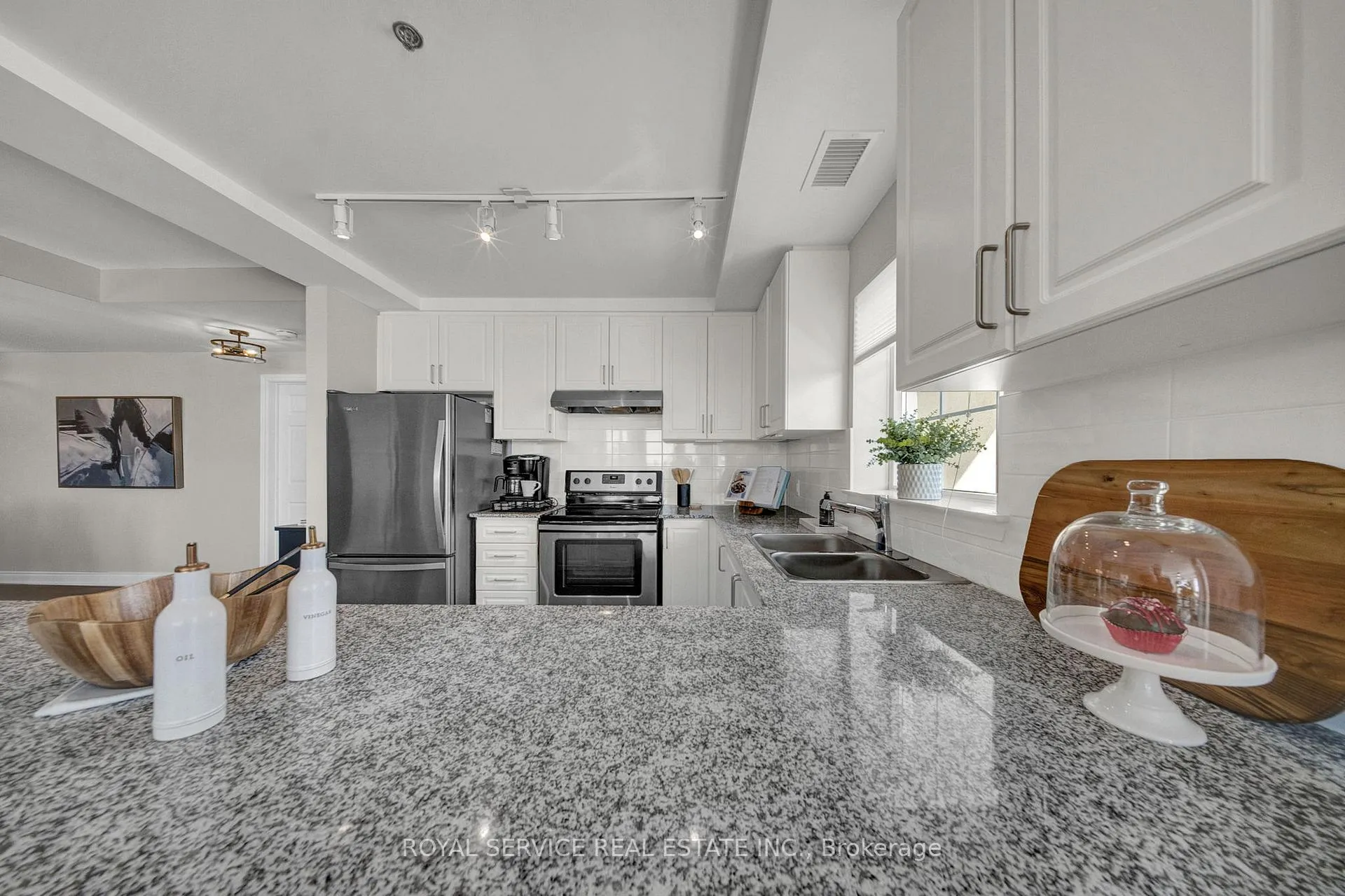 Photo 5 of Unit 210, 21 Brookhouse Drive, Clarington, Newcastle — HOMEH