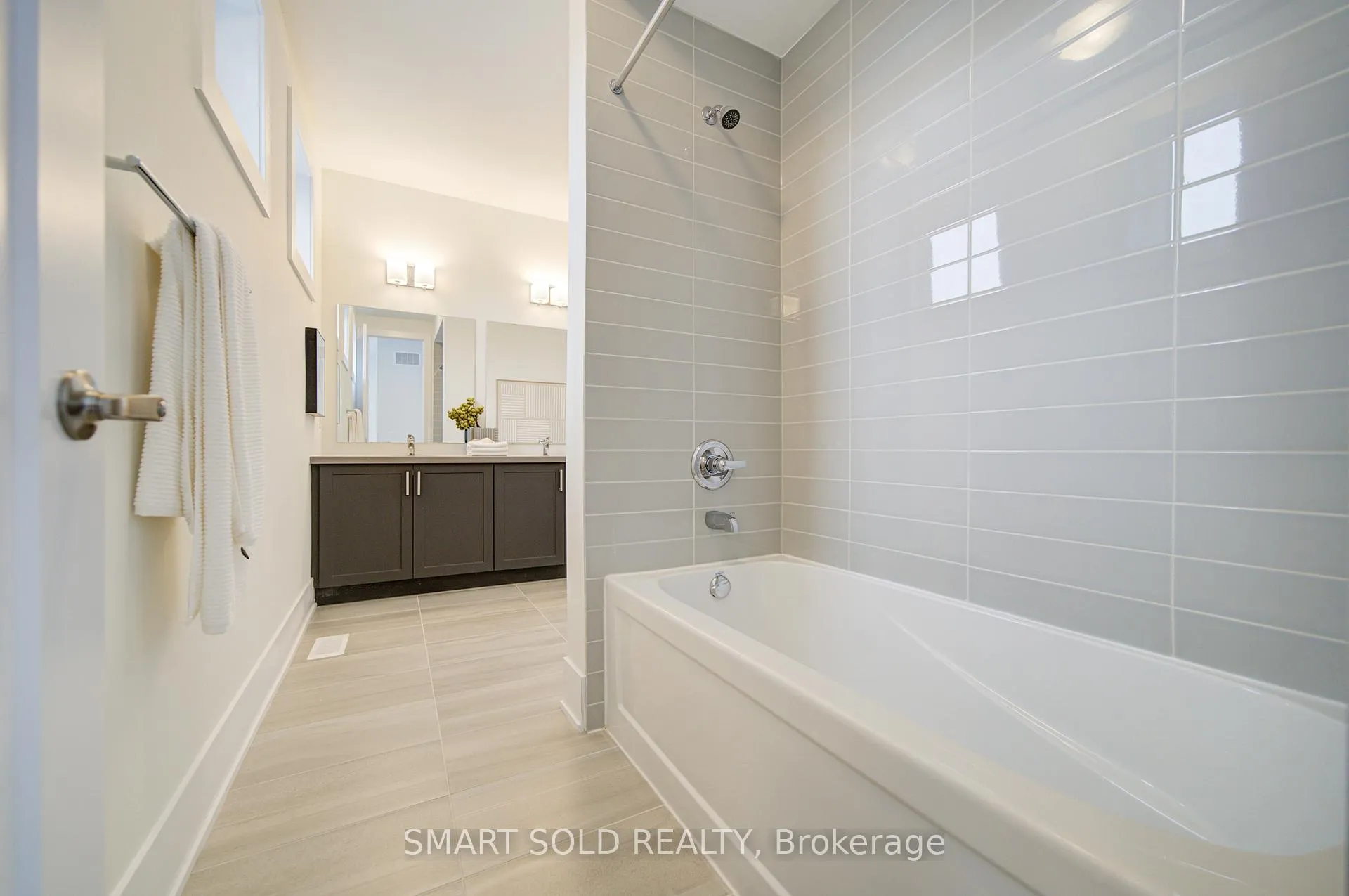 Photo 37 of 72 Meizhou Avenue, Markham, Angus Glen — HOMEH