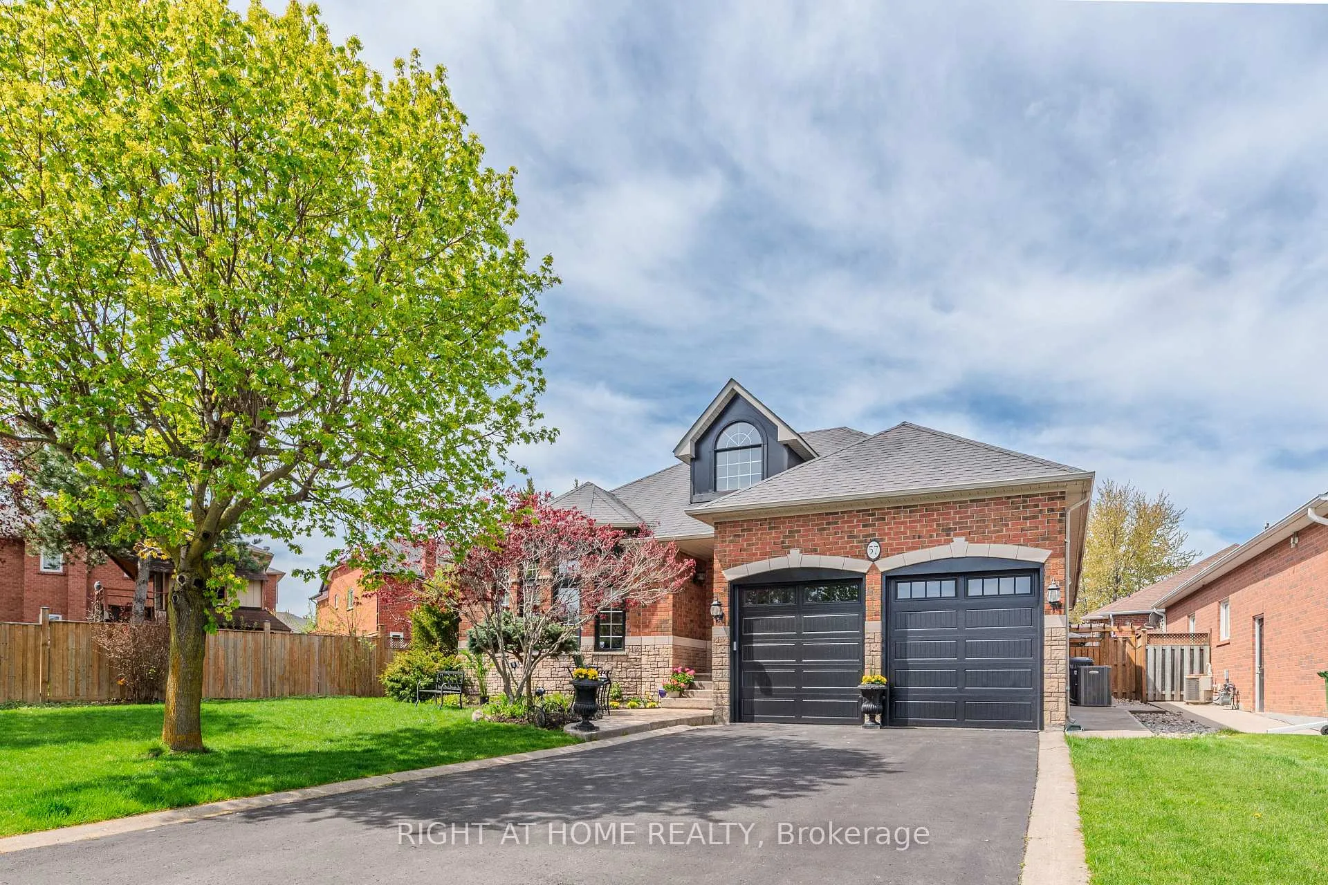 Photo 2 of 57 Kirkwood Crescent, Caledon, Rural Caledon — HOMEH