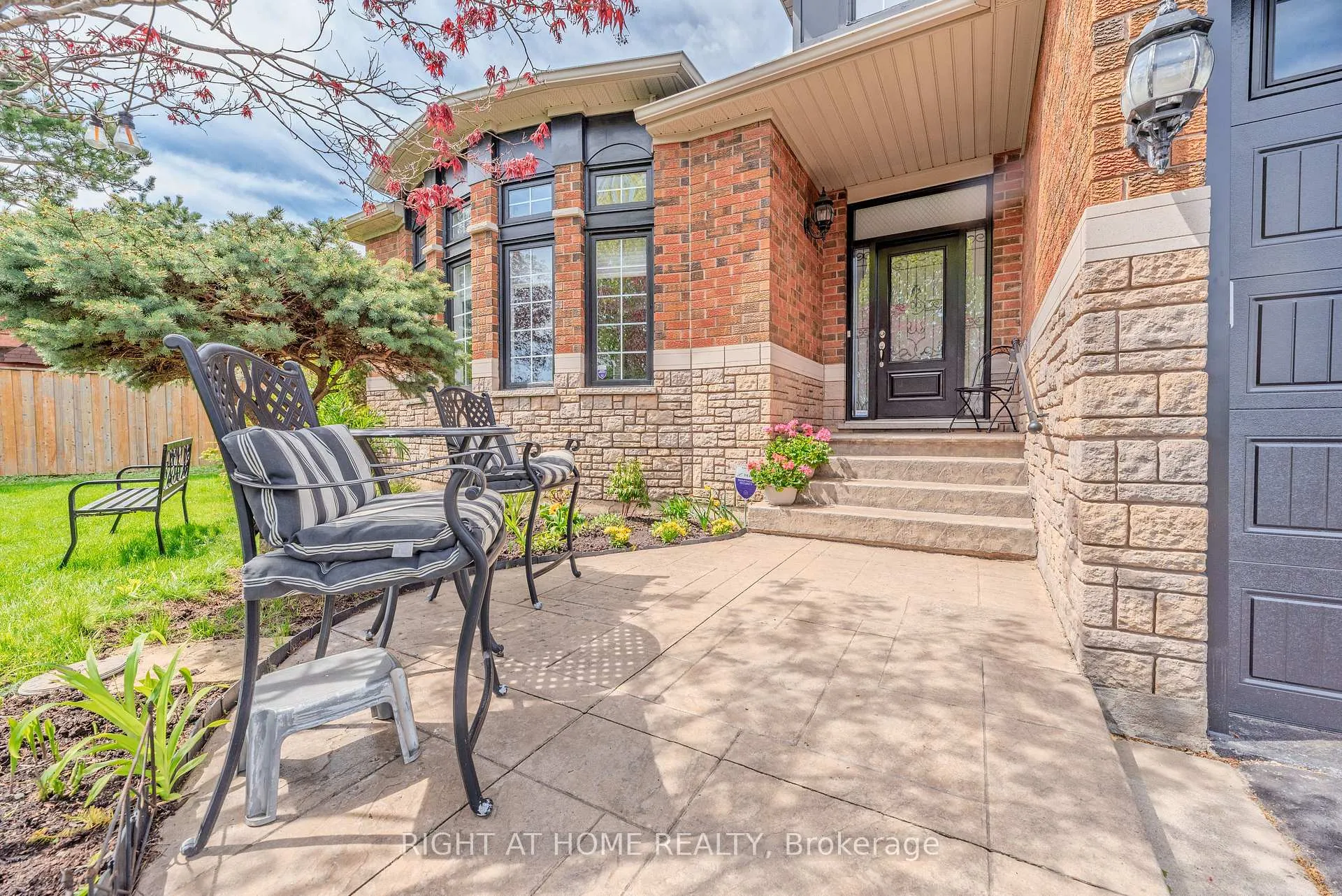 Photo 3 of 57 Kirkwood Crescent, Caledon, Rural Caledon — HOMEH